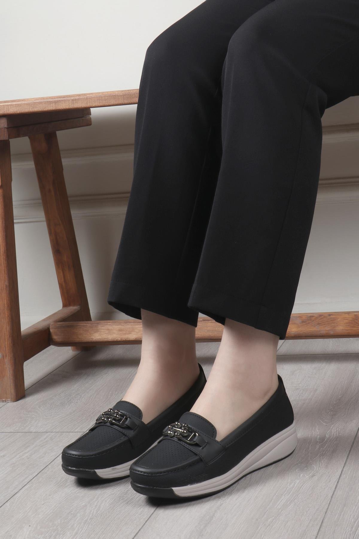 Wanetti 25-267 Saraçlı Poli Kadın Ayakkabı Siyah Kot Zımbalı