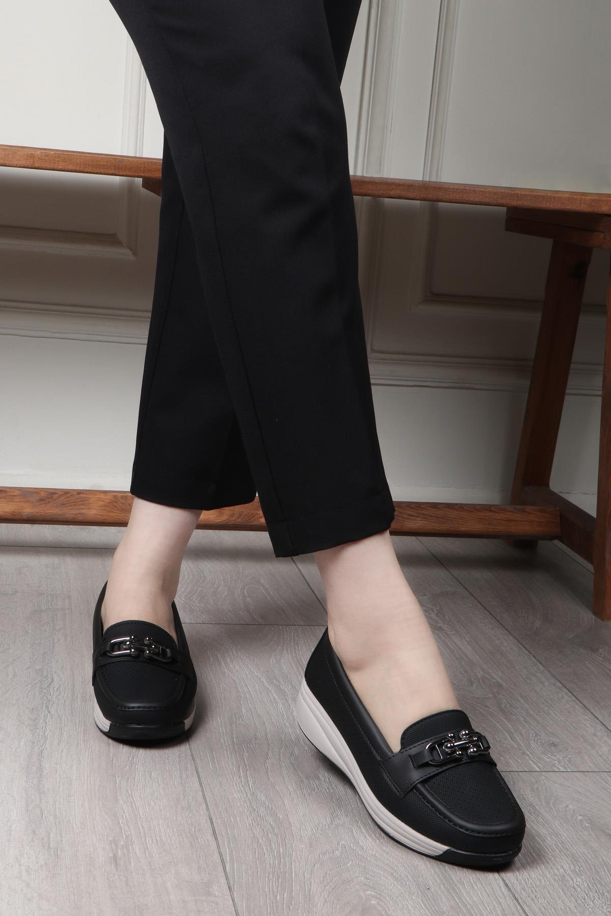 Wanetti 25-267 Saraçlı Poli Kadın Ayakkabı Siyah Kot Zımbalı