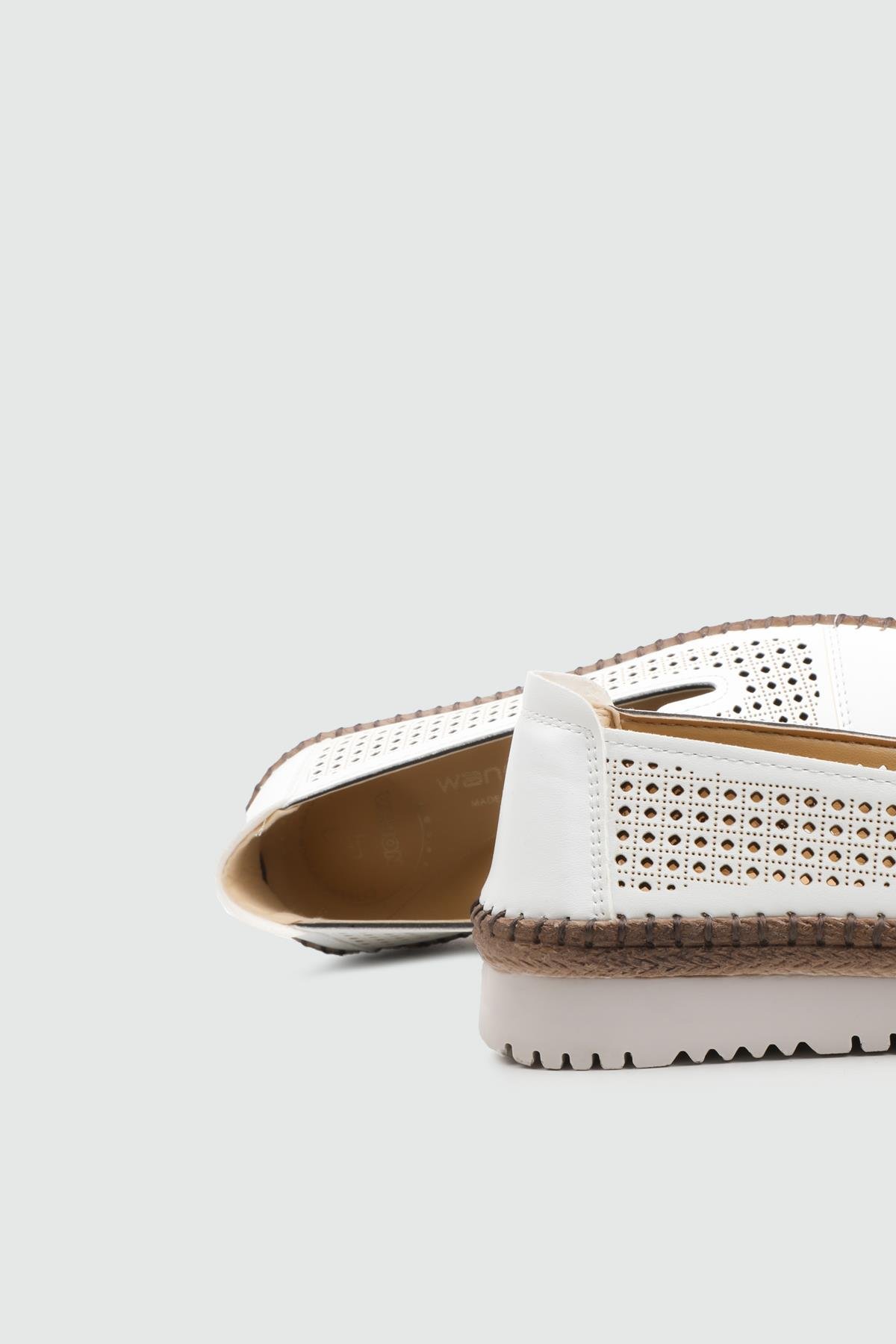 Wanetti 25-507 HCB Kadın Ayakkabı Beyaz Cilt Zımbalı