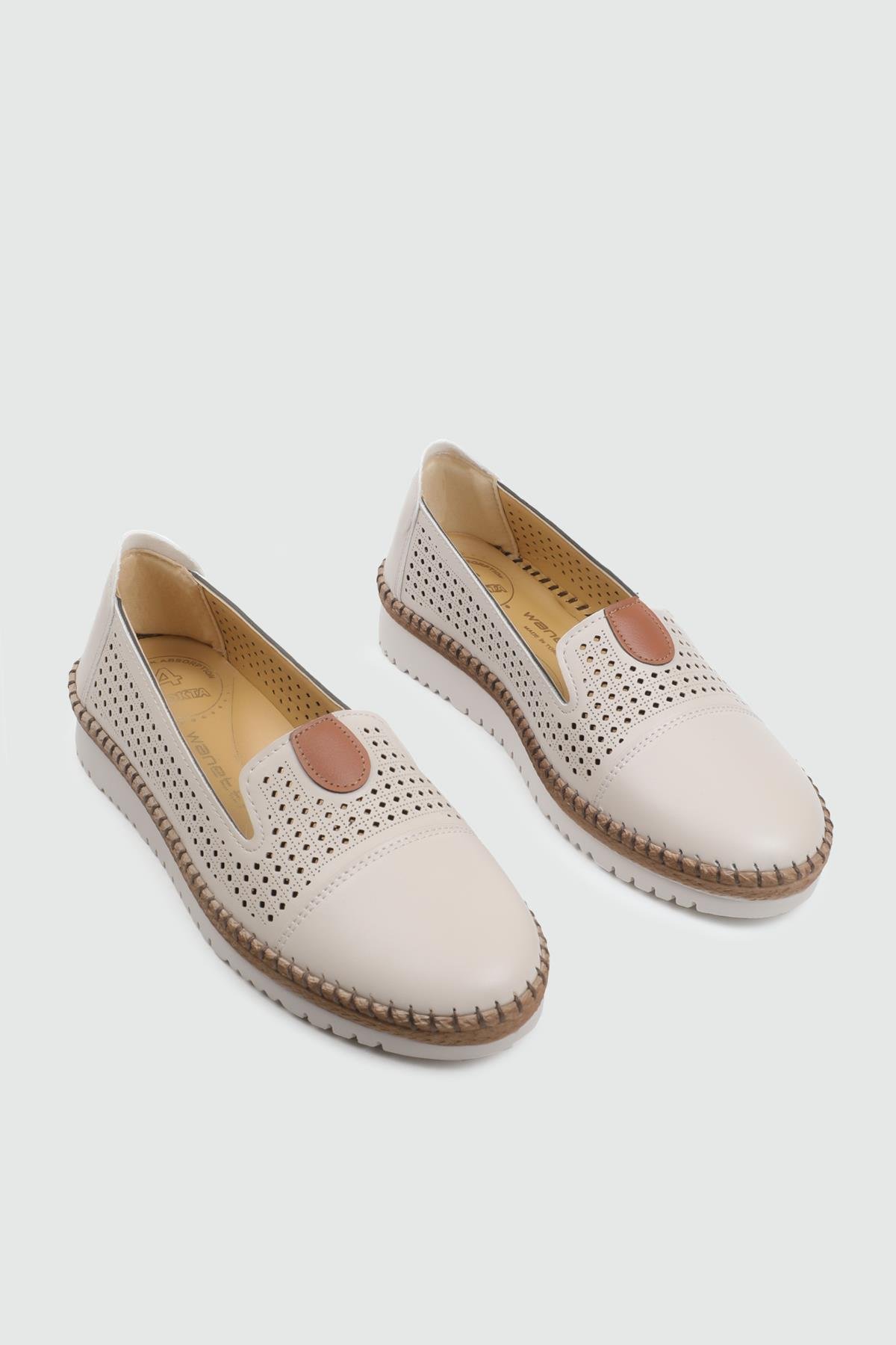 Wanetti 25-507 HCB Kadın Ayakkabı Krem Cilt Zımbalı