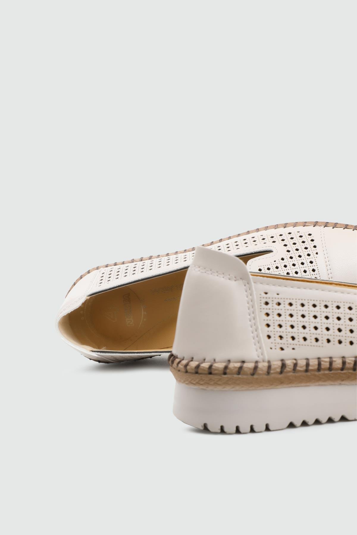 Wanetti 25-507 HCB Kadın Ayakkabı Krem Cilt Zımbalı