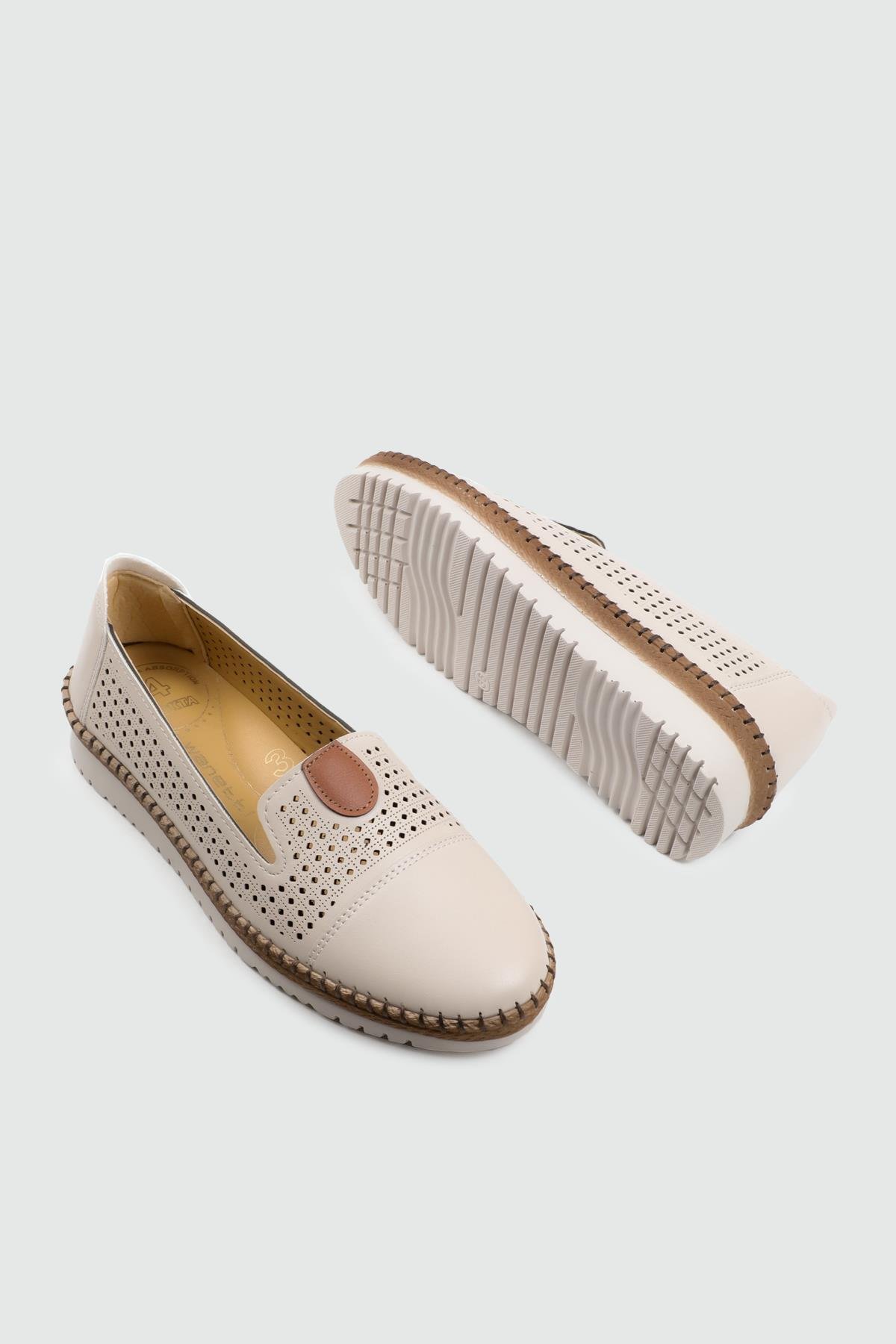 Wanetti 25-507 HCB Kadın Ayakkabı Krem Cilt Zımbalı