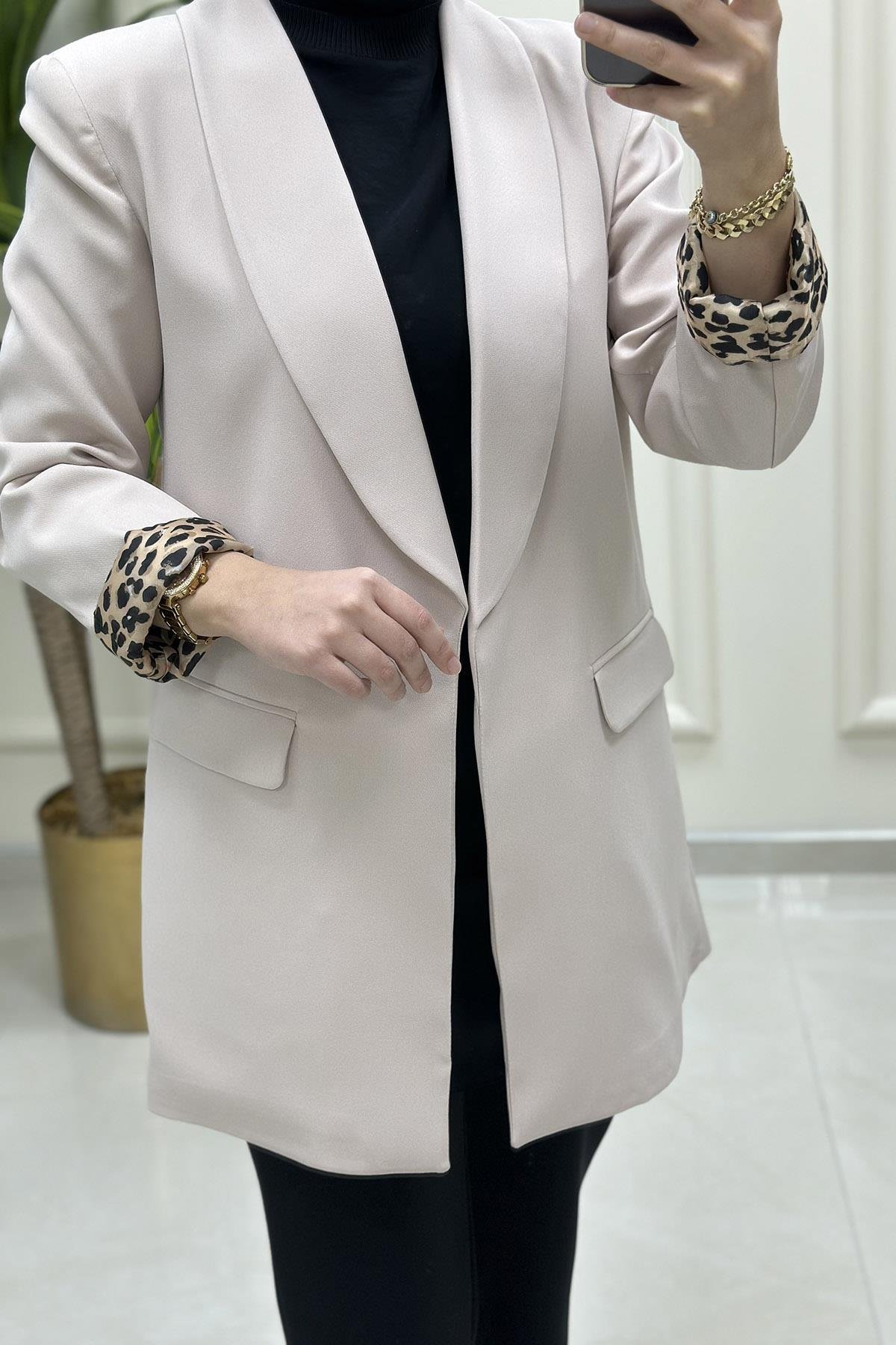 CeketKatlama Kol Leopar Detaylı Kadın Blazer Ceket Taş MSE 1324