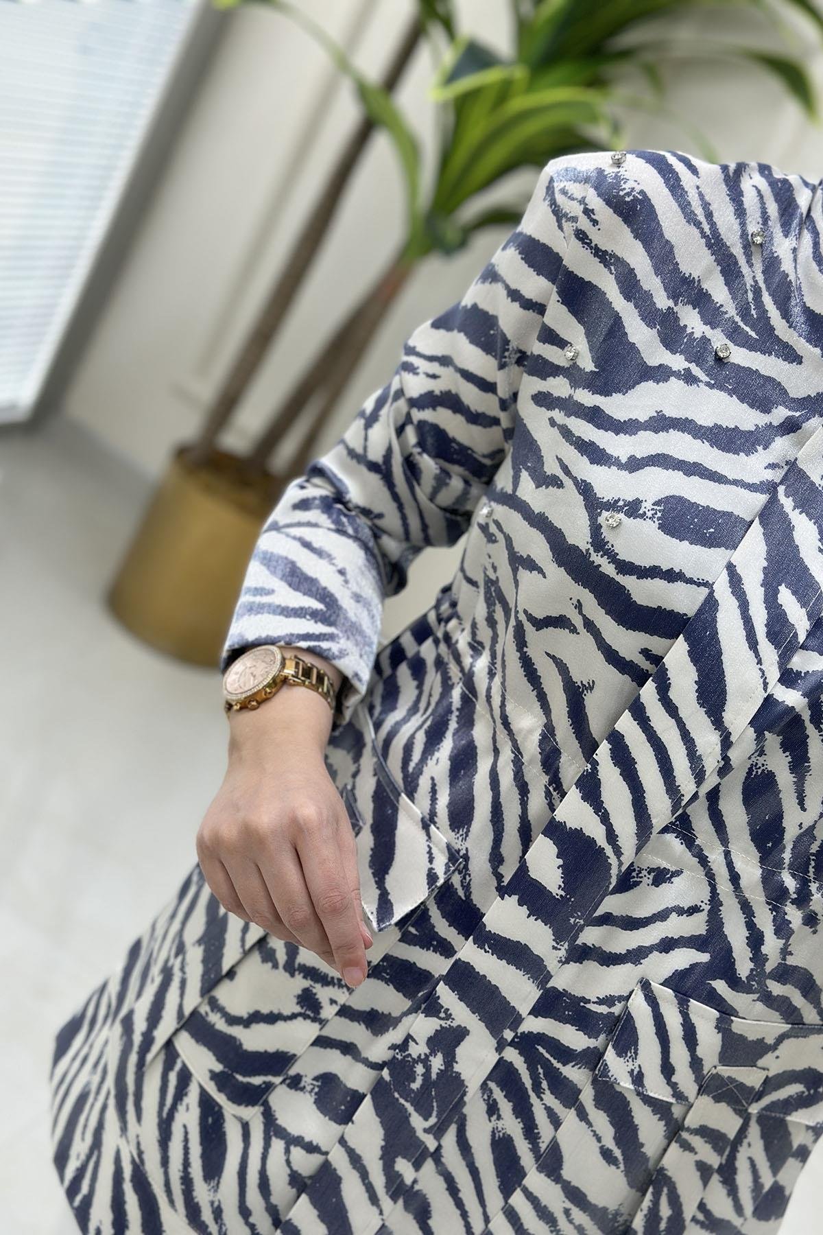 Giy ÇıkArmine Trend Zebra Desen Cepli Taş Detaylı Kadın Giyçık Kap Lacivert ARM 533