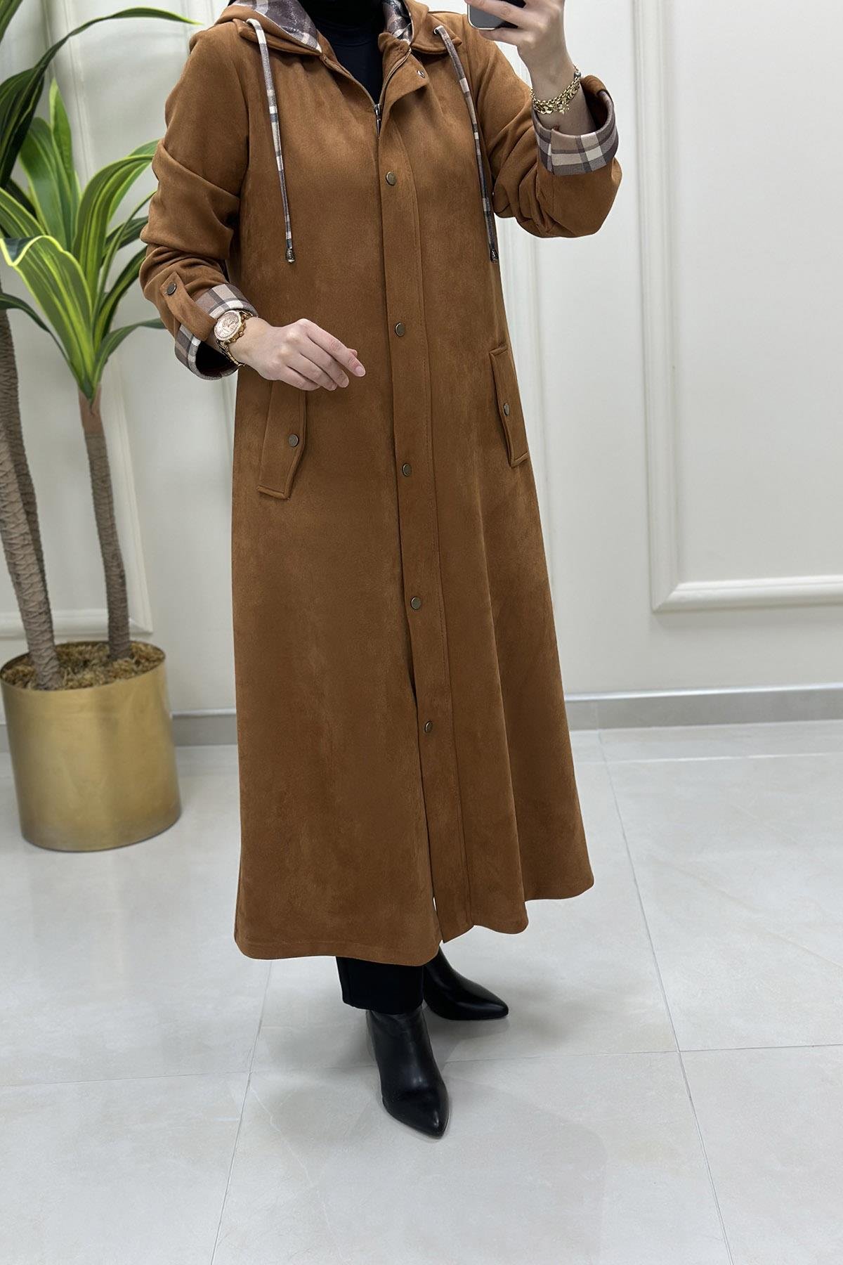 Giy ÇıkBurbery Desen Garnili Önü Fermuar ve Çıtçıtlı Kadın Süet Kap Taba BRL 6131