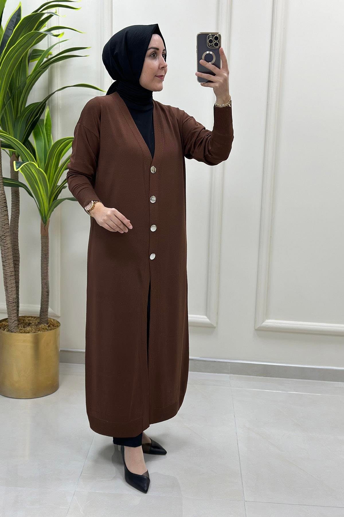 Giy ÇıkÖnü Düğmeli Uzun Kadın Triko Hırka Kahverengi KADO 9172