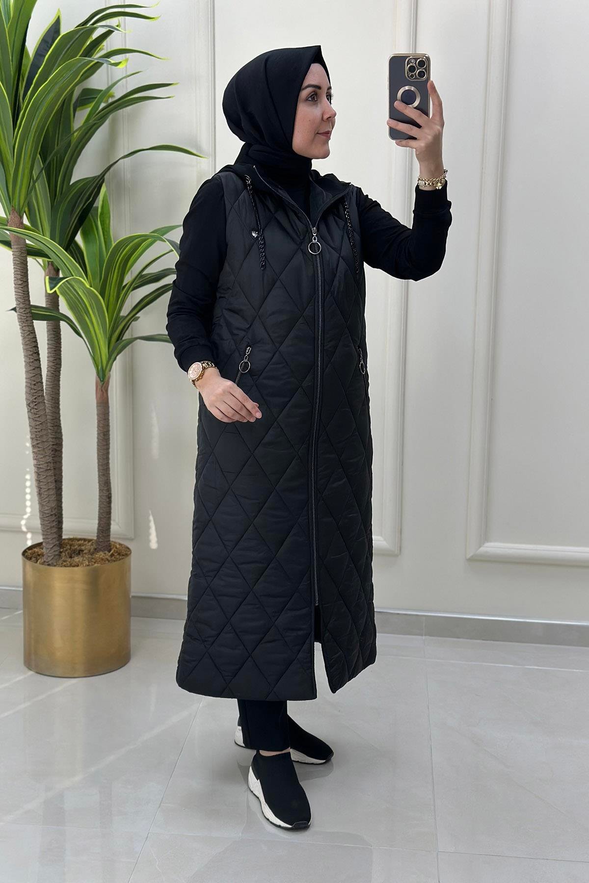 Giy ÇıkÖnü Fermuarlı Kapüşon Zincir Detaylı Kadın Kapitone Giyçık Kap Siyah KADO 21751