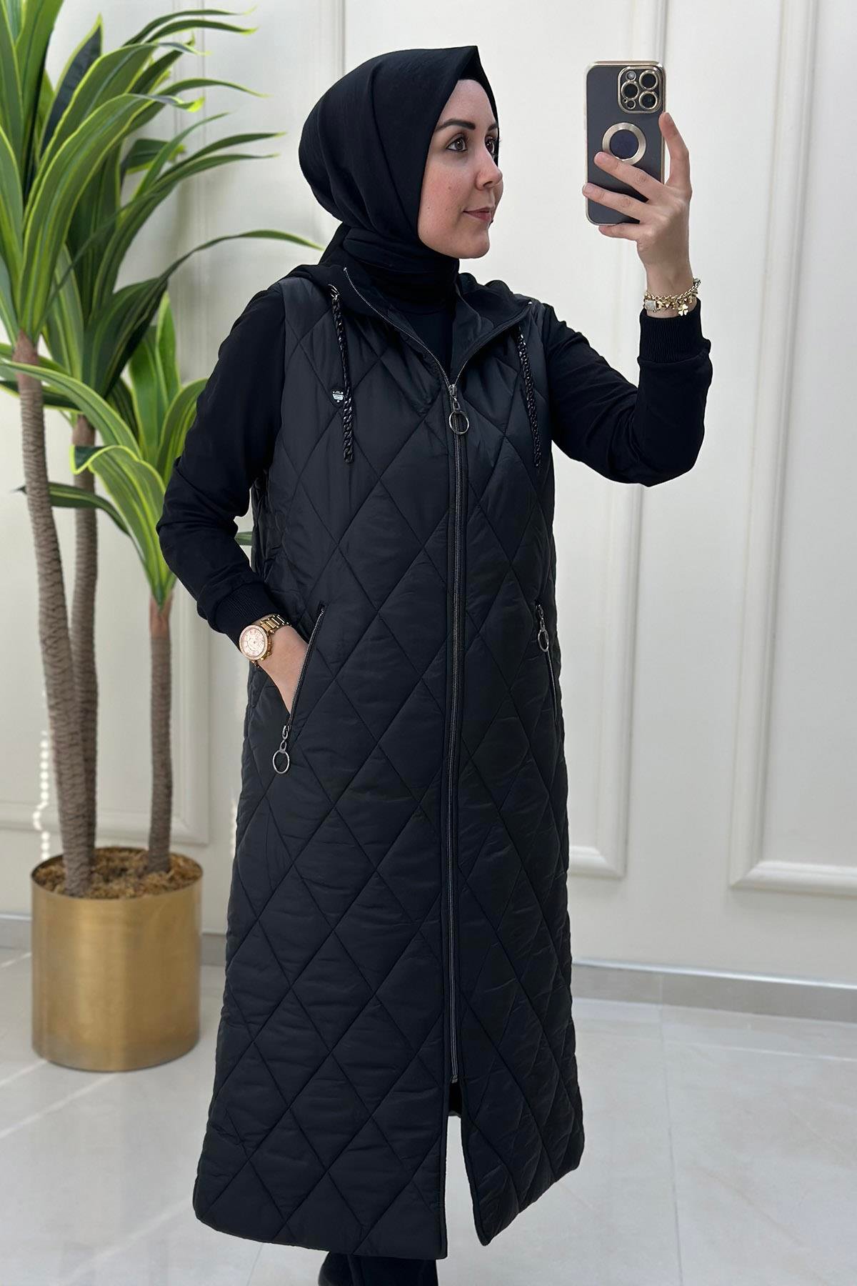 Giy ÇıkÖnü Fermuarlı Kapüşon Zincir Detaylı Kadın Kapitone Giyçık Kap Siyah KADO 21751