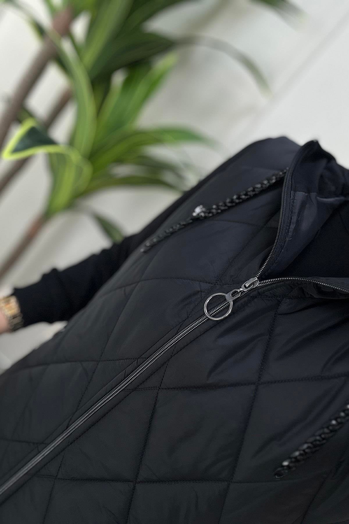 Giy ÇıkÖnü Fermuarlı Kapüşon Zincir Detaylı Kadın Kapitone Giyçık Kap Siyah KADO 21751