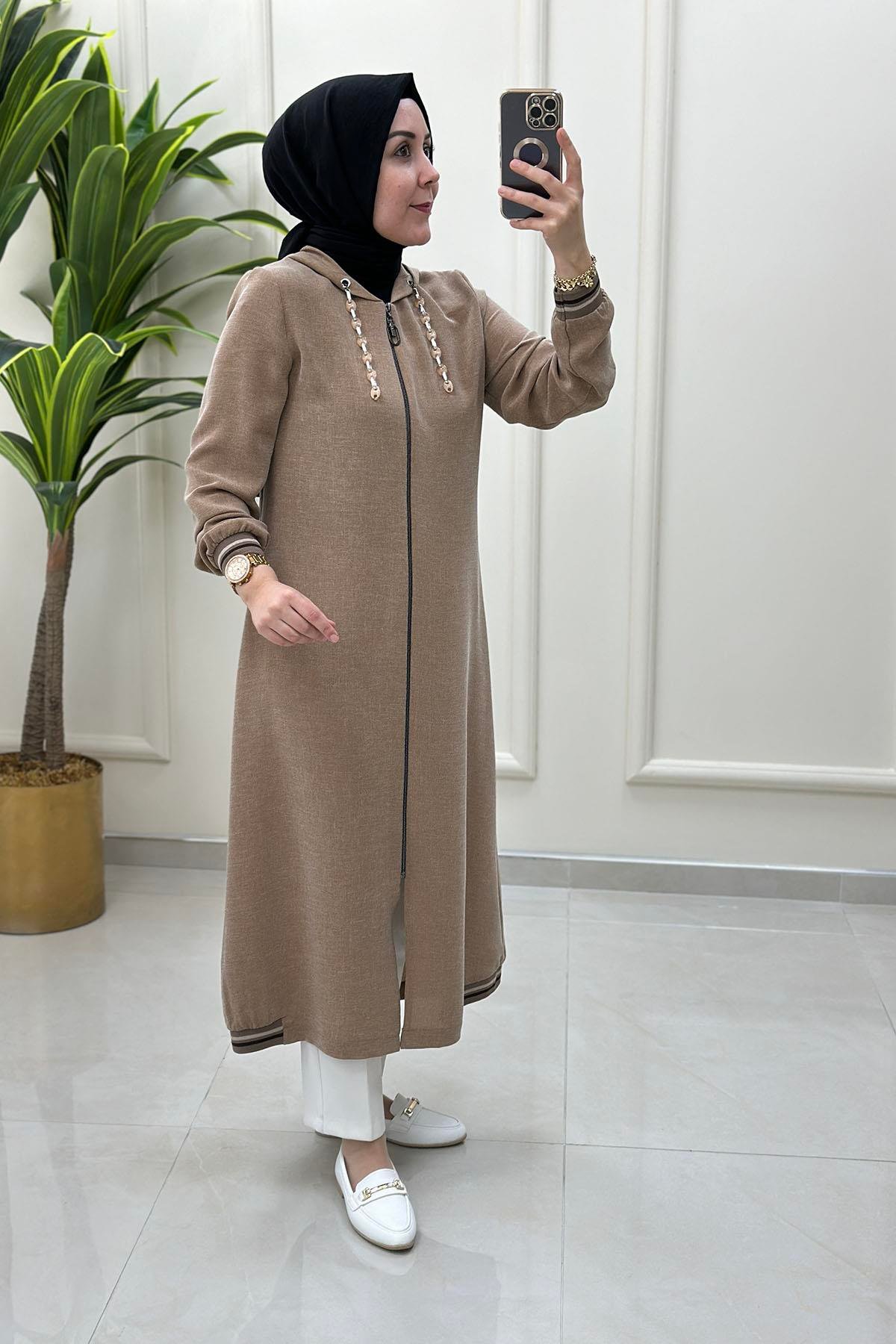Giy ÇıkÖnü Fermuarlı Ribanalı Yaka Zincir Detaylı Kadın Giyçık Kap Camel CNR 2130
