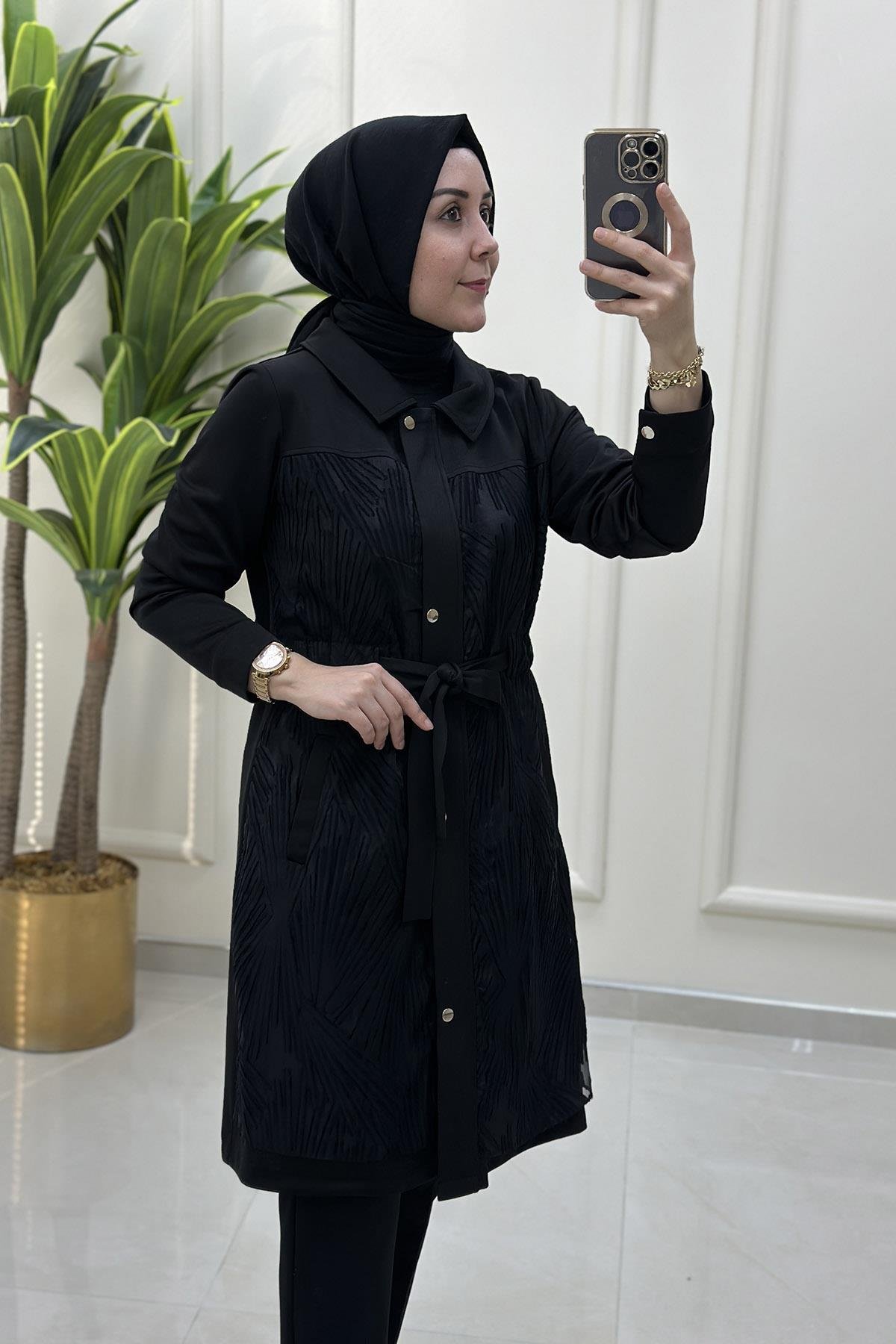 Giy ÇıkÖnü Gizli Fermuar ve Çıtçıtlı Organze Tül Detaylı Kadın Giyçık Kap Siyah KADO 8527