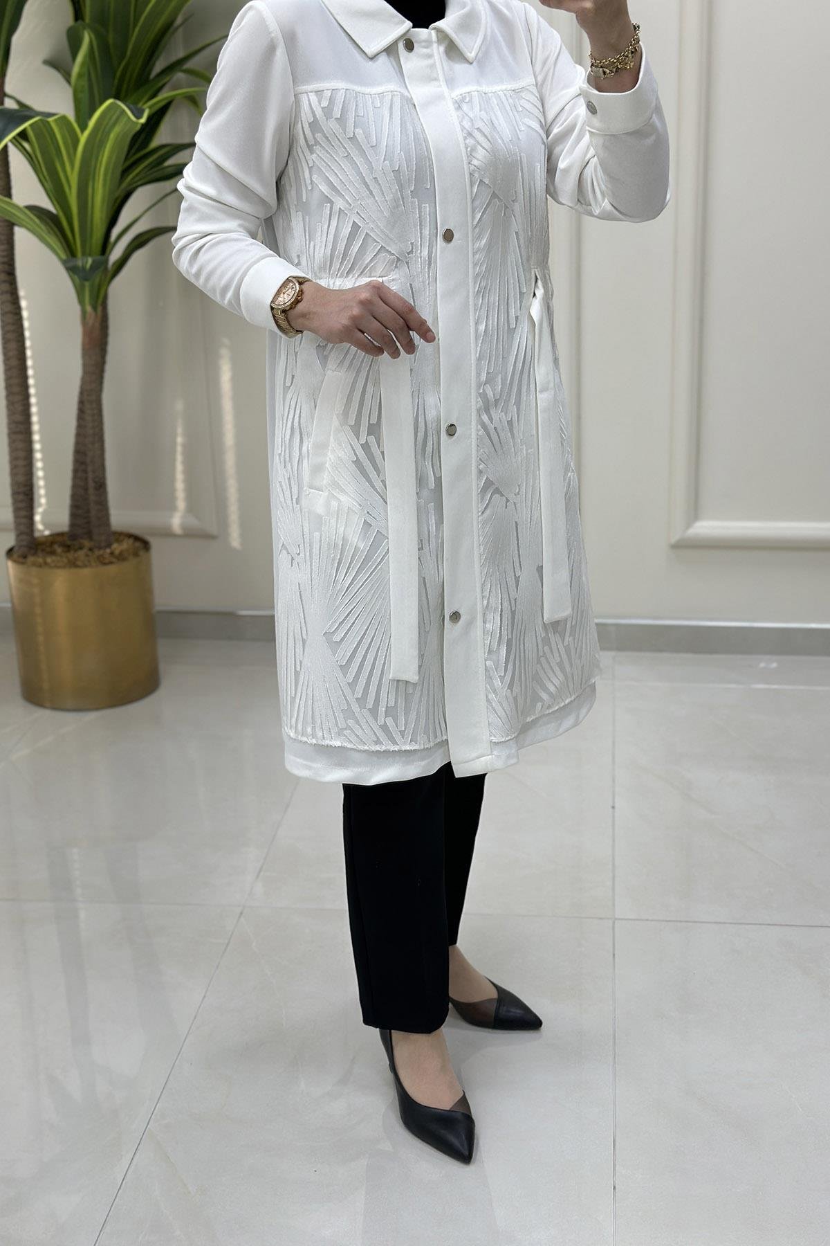 Giy ÇıkÖnü Gizli Fermuar ve Çıtçıtlı Organze Tül Detaylı Kadın Giyçık Kap Beyaz KADO 8527