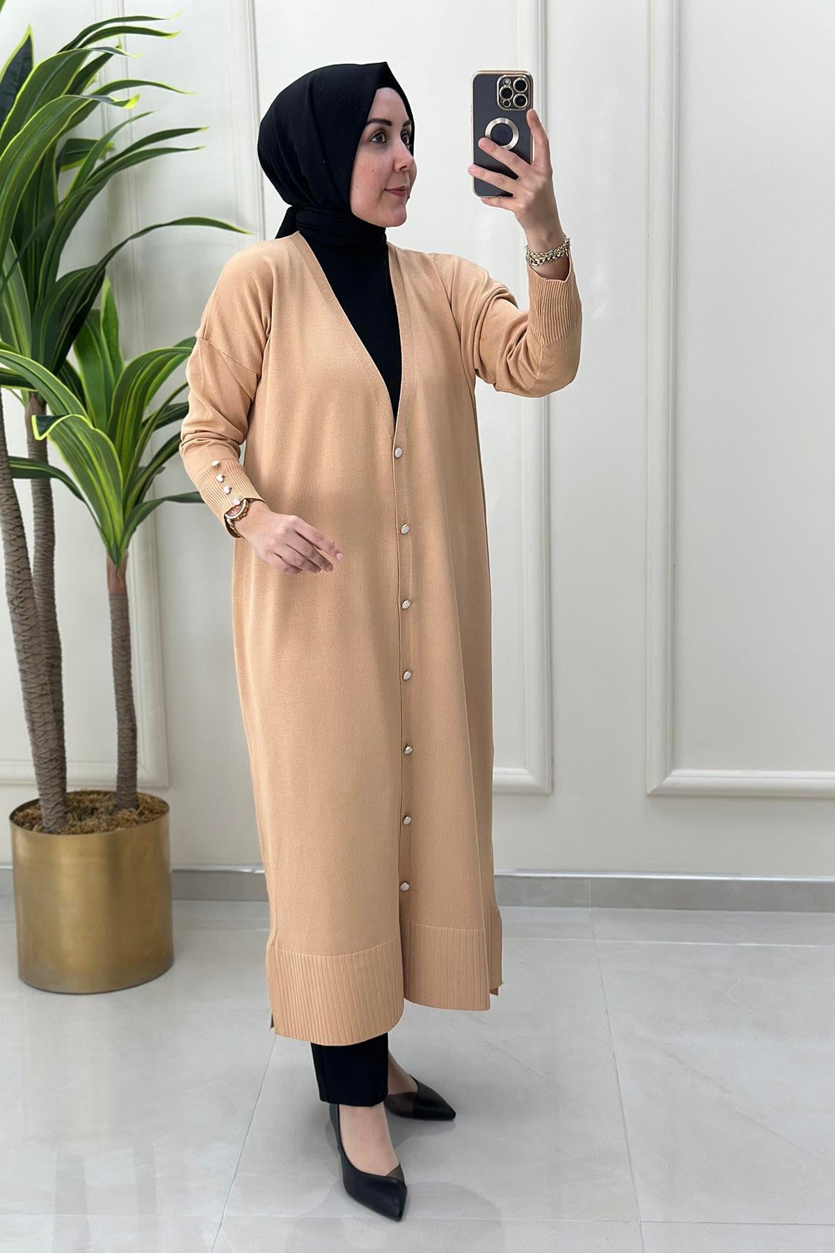 HırkaDüşük Omuz Kolu Düğme Detaylı Kadın Triko Hırka Camel KADO 24127