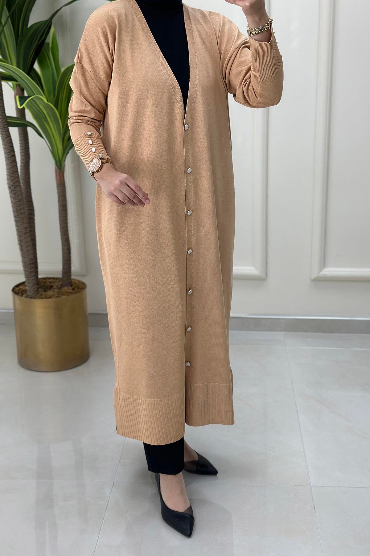 HırkaDüşük Omuz Kolu Düğme Detaylı Kadın Triko Hırka Camel KADO 24127