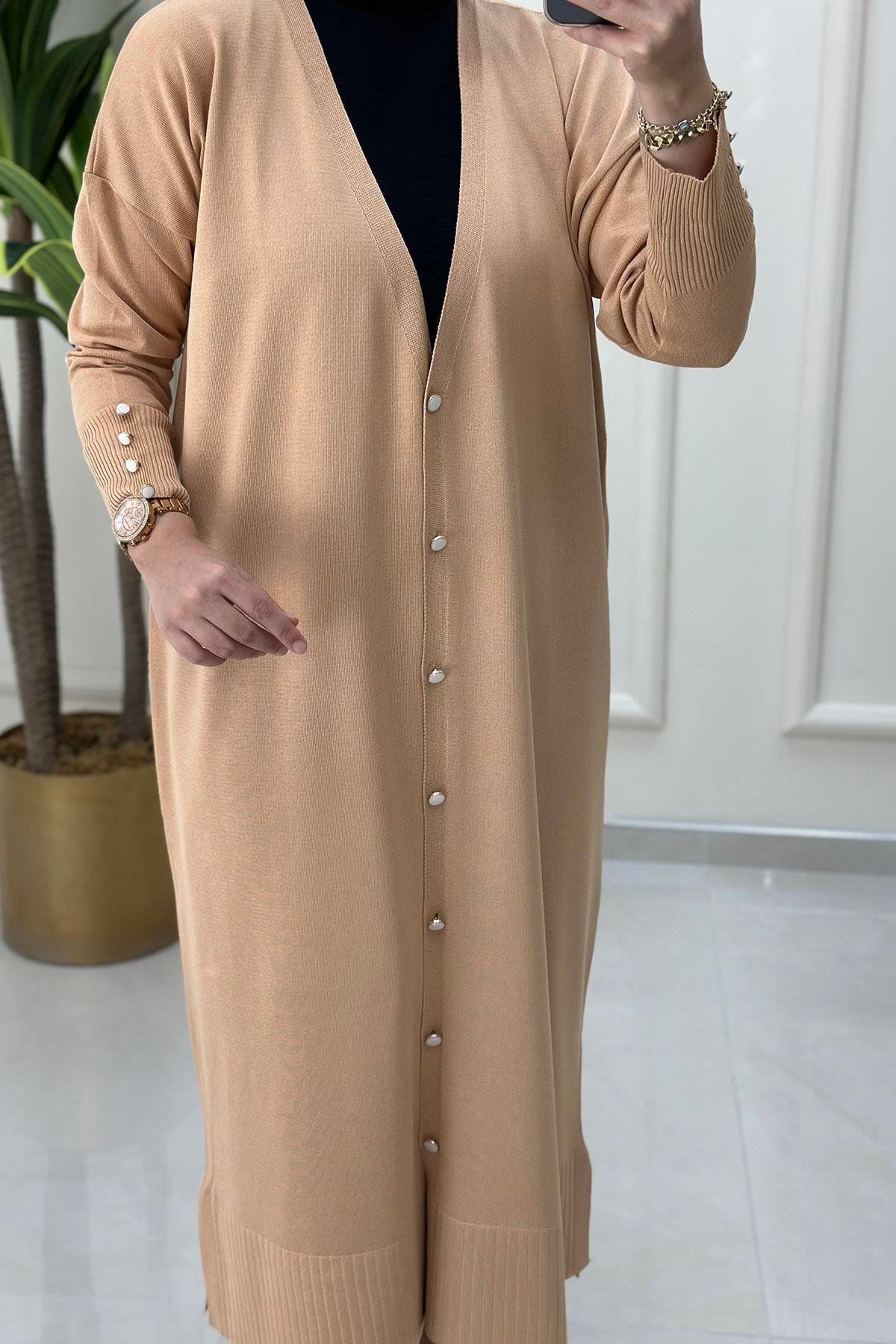 HırkaDüşük Omuz Kolu Düğme Detaylı Kadın Triko Hırka Camel KADO 24127