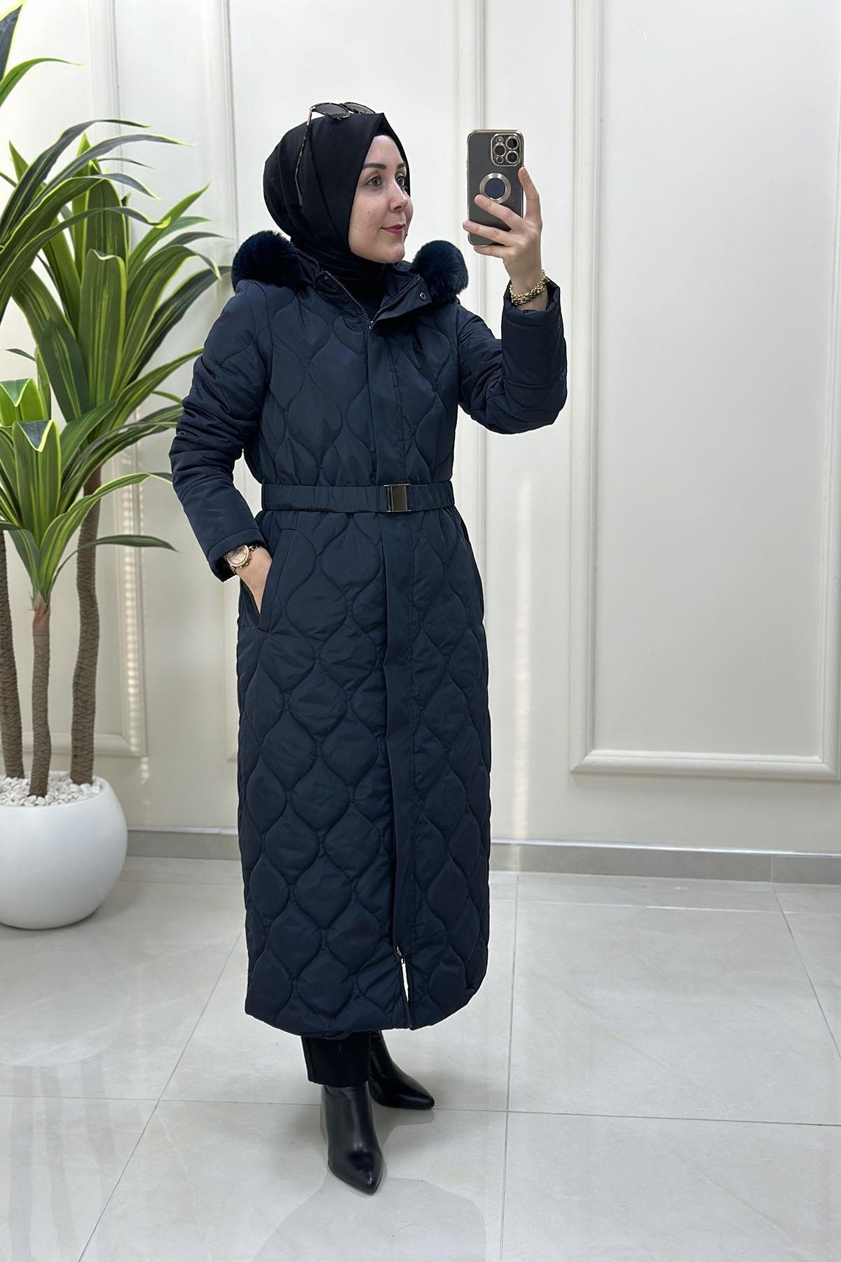 KabanBelli Önü Fermuarlı Kapüşonu Kürklü Kadın Kapitone Kaban Lacivert BELLİ 7001