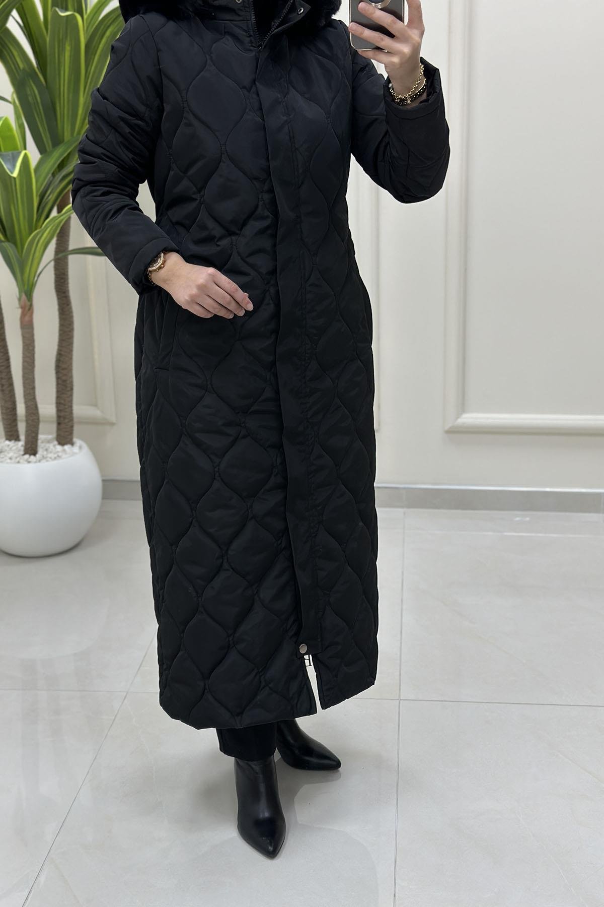 KabanBelli Önü Fermuarlı Kapüşonu Kürklü Kadın Kapitone Kaban Siyah BELLİ 7001