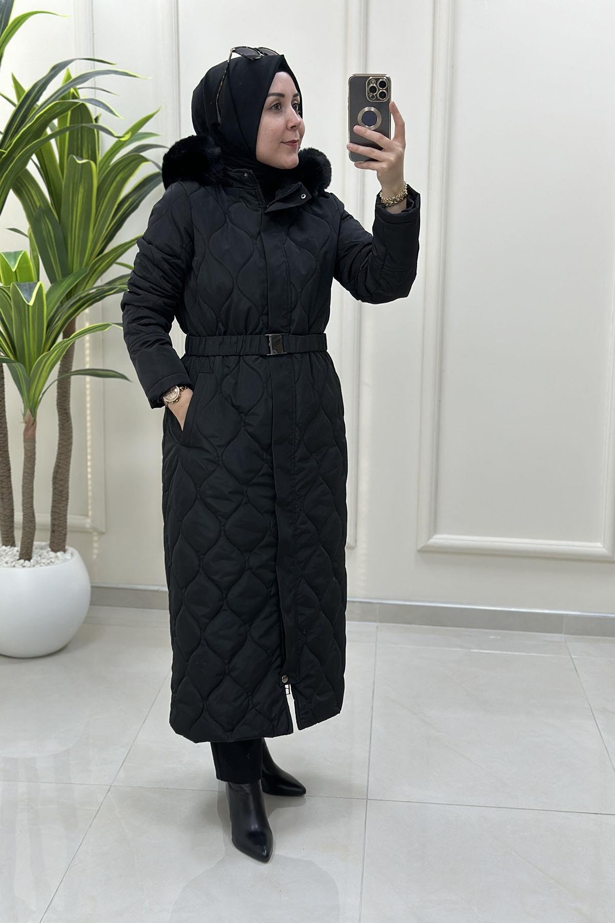 KabanBelli Önü Fermuarlı Kapüşonu Kürklü Kadın Kapitone Kaban Siyah BELLİ 7001