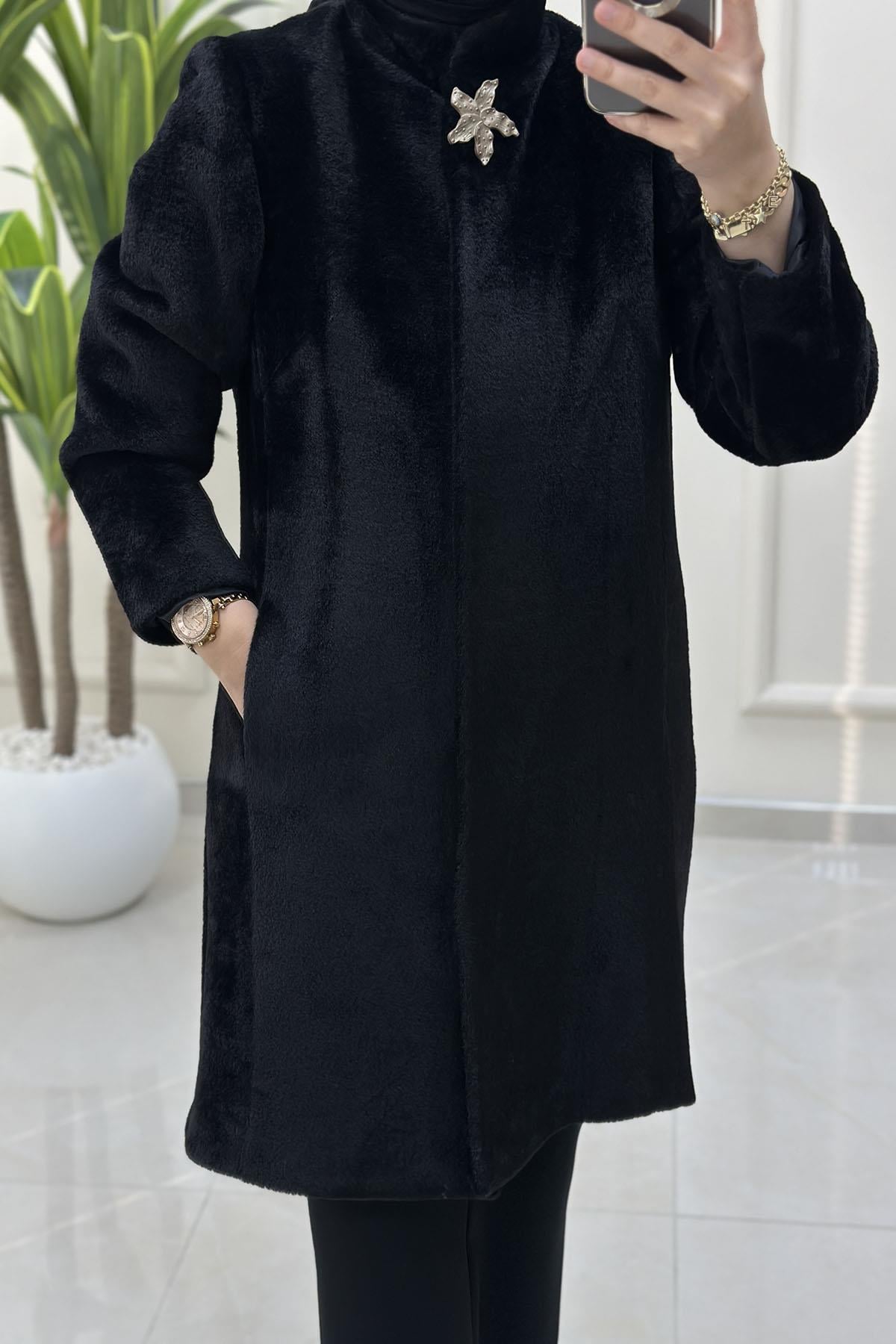 KabanÖnü Çıtçıtlı Yaka Broş Detaylı Kadın Angora Kaban Siyah SFF 5125