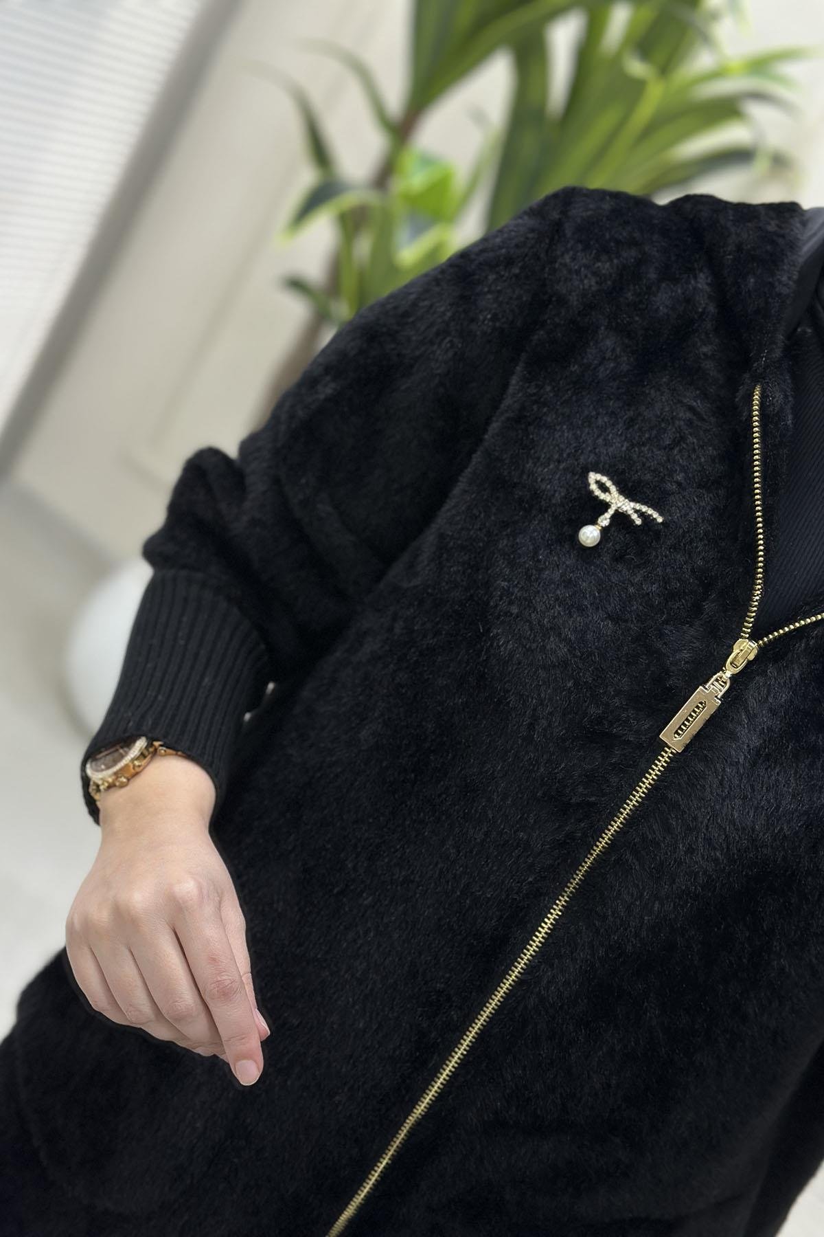 KabanÖnü Fermuarlı Broş Detaylı Kadın Angora Kaban Siyah VOL 4100