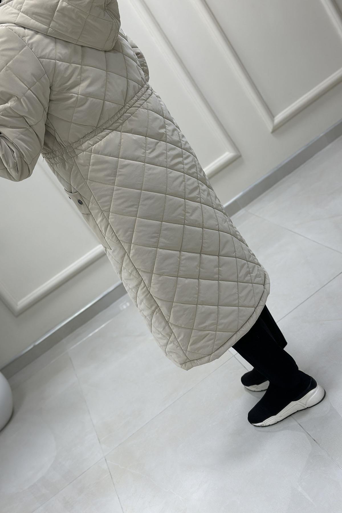 KabanÖnü Fermuarlı Çıtçıtlı Beli Büzgü Detaylı Kadın Kapitone Kaban Bej MLH 4620