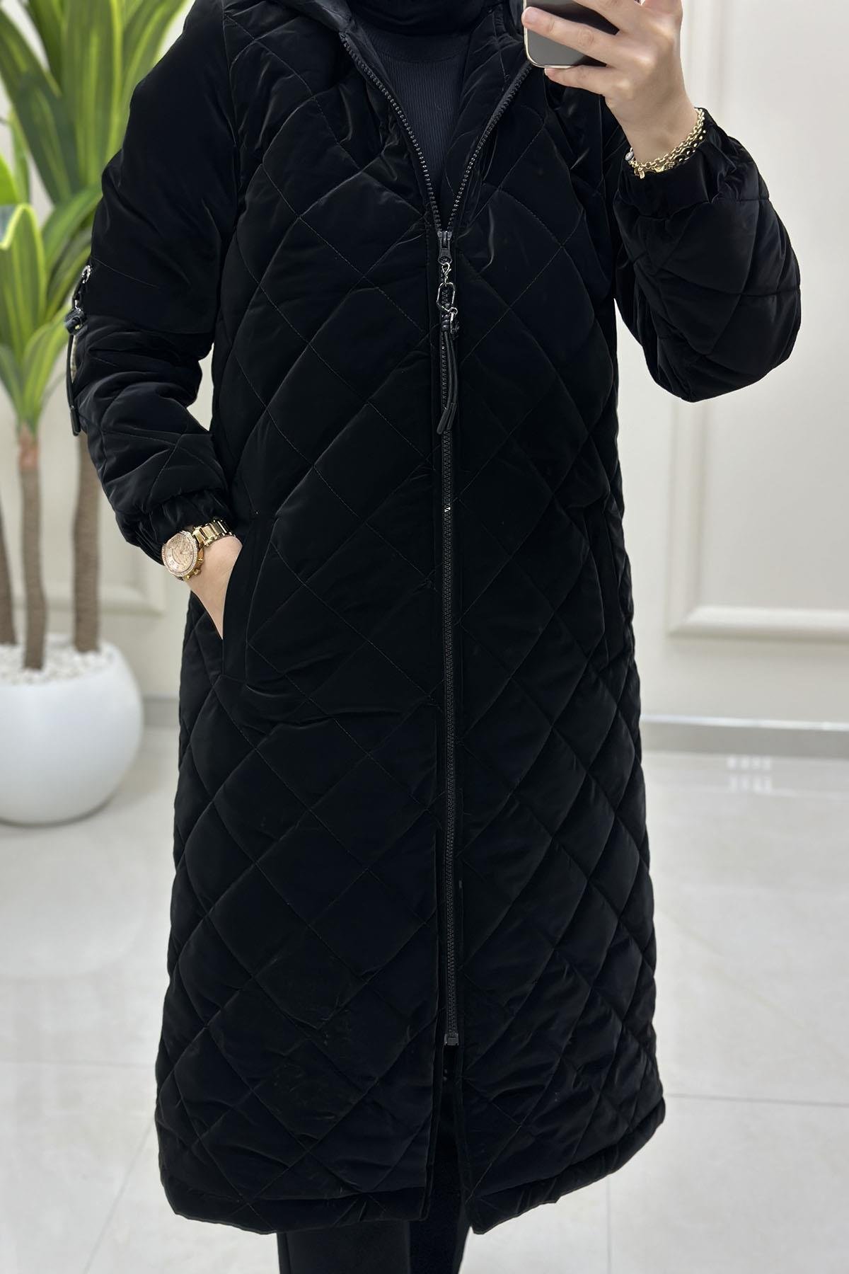 KabanÖnü Fermuarlı Kolları Aksesuar Detaylı Kadın Kapitone Kaban Siyah MLH 4613