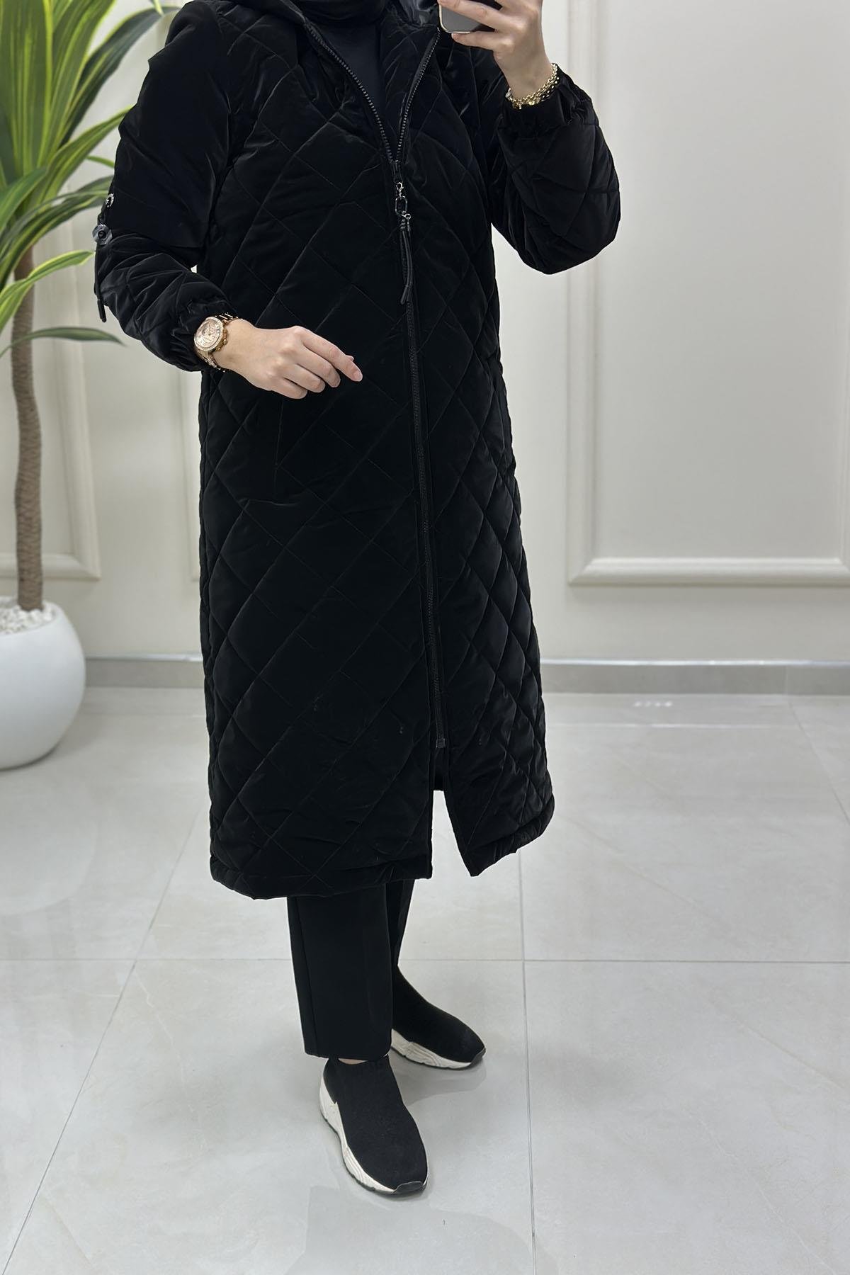 KabanÖnü Fermuarlı Kolları Aksesuar Detaylı Kadın Kapitone Kaban Siyah MLH 4613