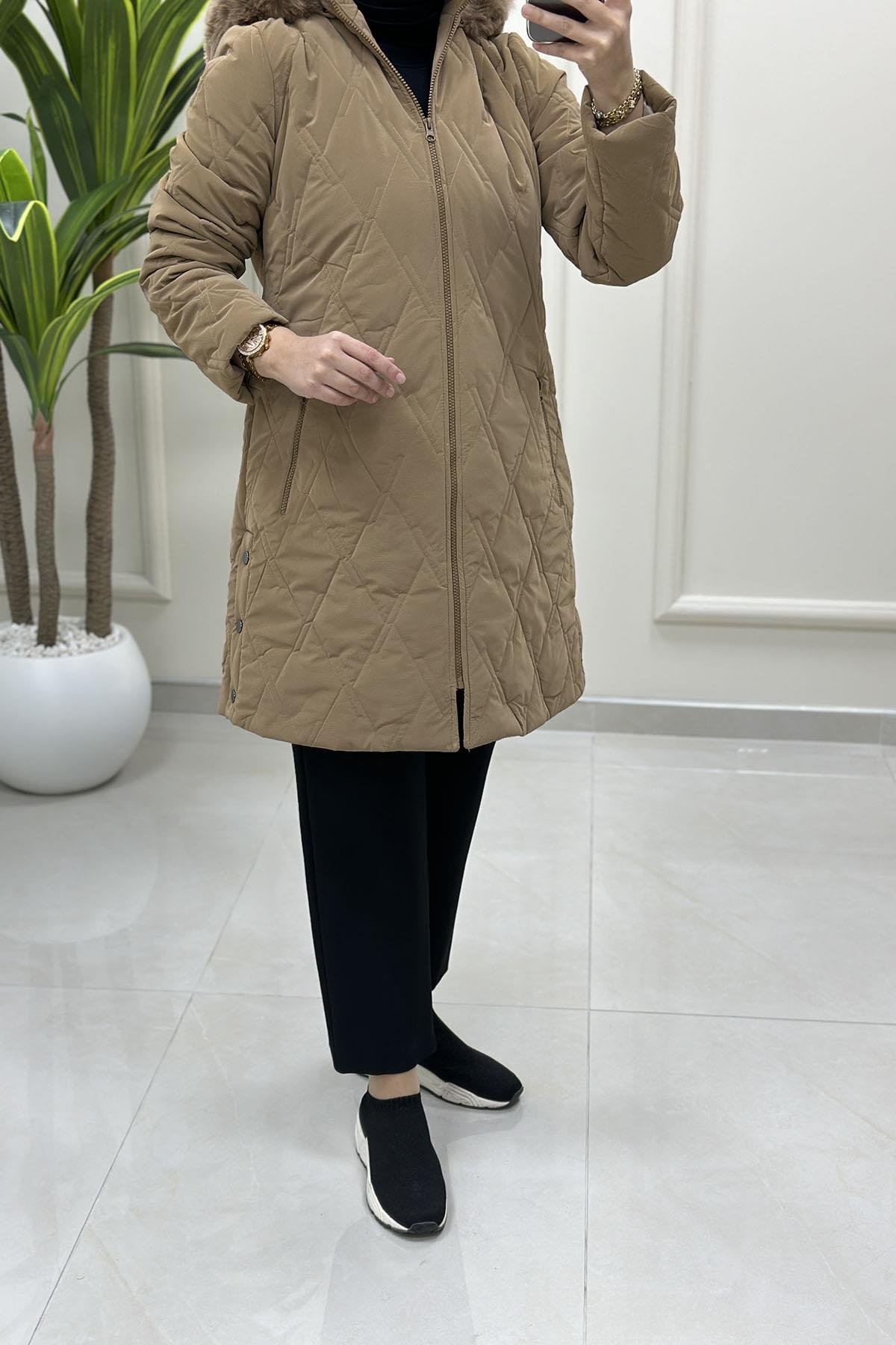 KabanÖnü Fermuarlı Yanı Zımba Detaylı Kadın Kapitone Kaban Cappucino CNR 2291