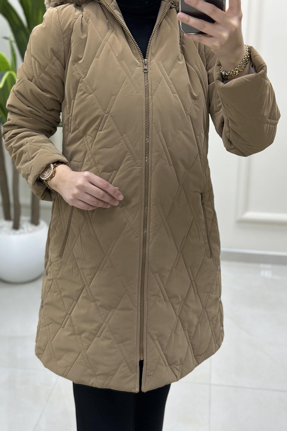 KabanÖnü Fermuarlı Yanı Zımba Detaylı Kadın Kapitone Kaban Cappucino CNR 2291