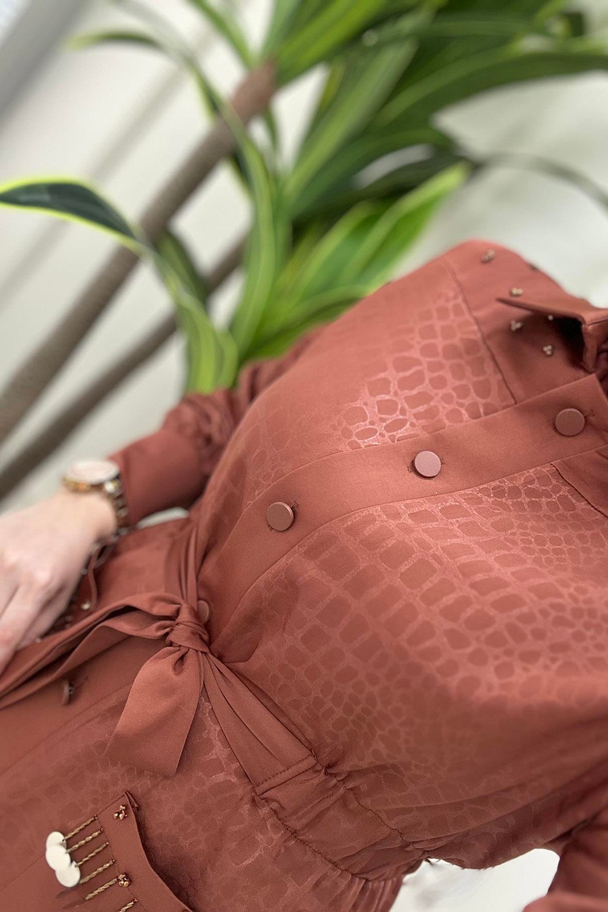 Pantolonlu TakımBeli Büzgülü İşleme Pul Detaylı Ceket ve Pantolon Kadın İkili Takım Kızıl Taba FM 24104