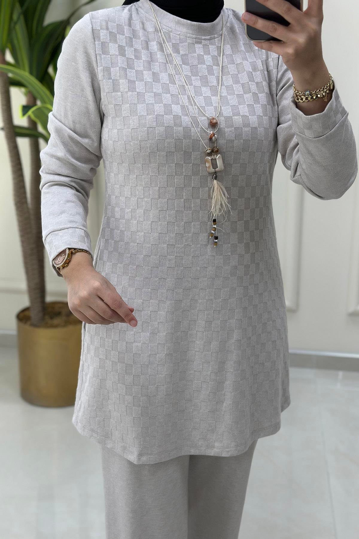 Pantolonlu TakımDama Desen Kolyeli Tunik ve Pantolon Kadın Triko Takım Bej CNR 1818