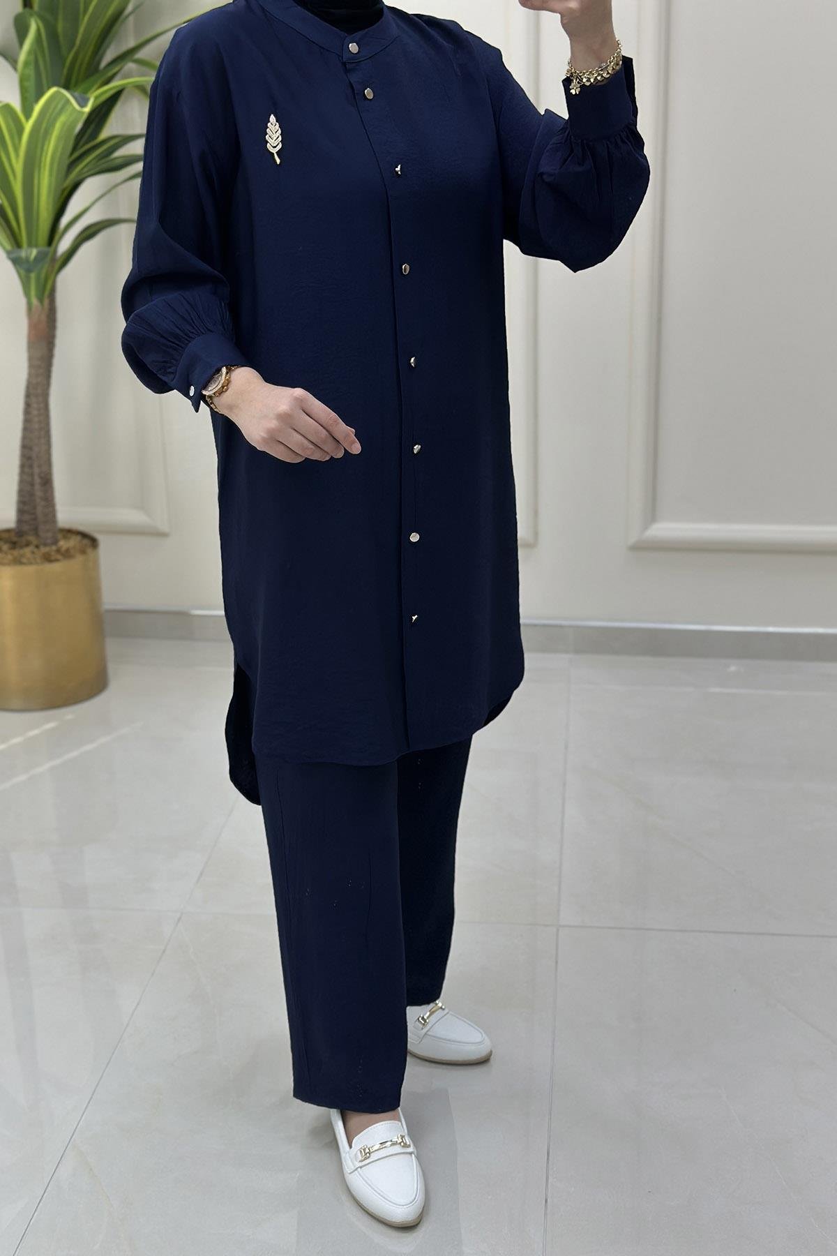 Pantolonlu TakımDüşük Omuz Broş Detaylı Tunik ve Pantolon Kadın İkili Takım Lacivert KADO 251267