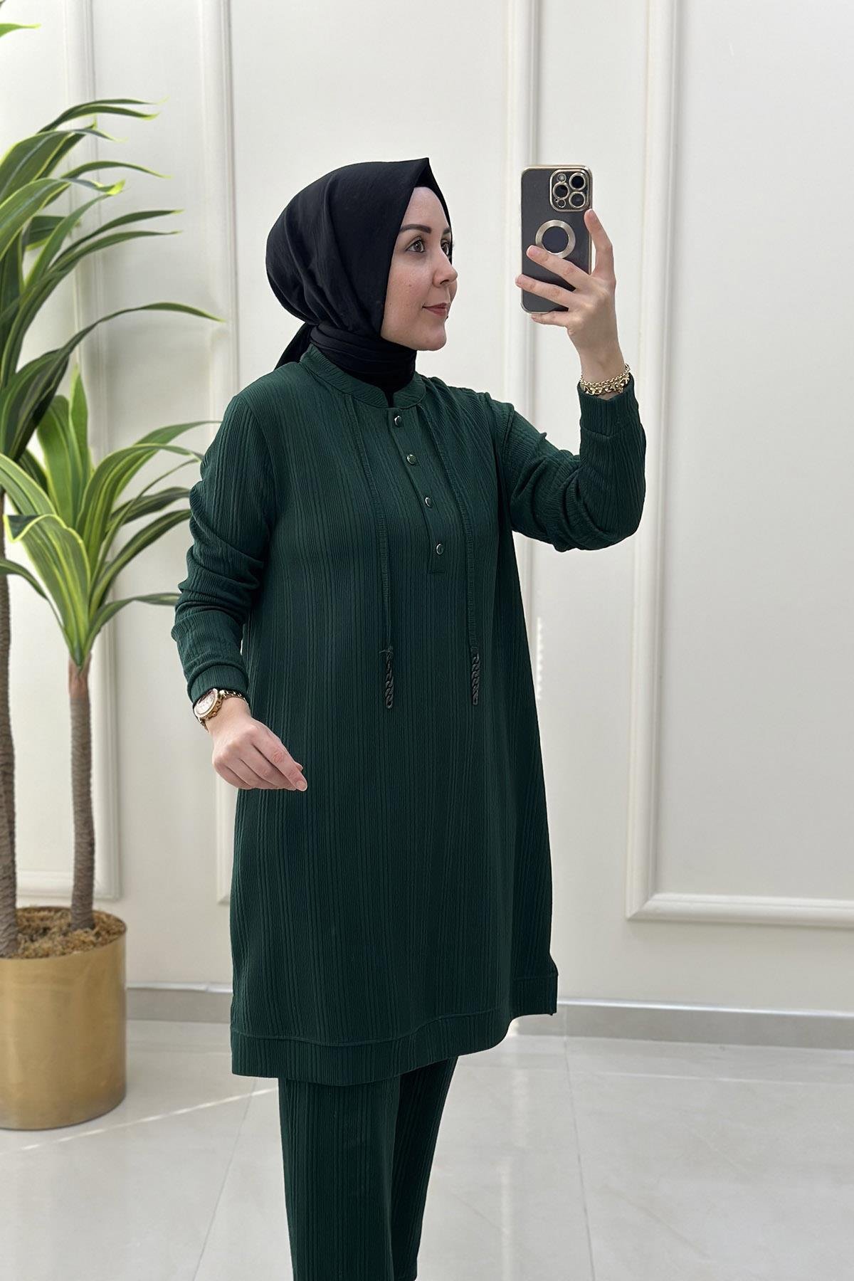 Pantolonlu TakımÖnü Yarım Düğmeli İp Aksesuarlı Tunik ve Pantolon Kadın İkili Takım Zümrüt Yeşili KADO 9442
