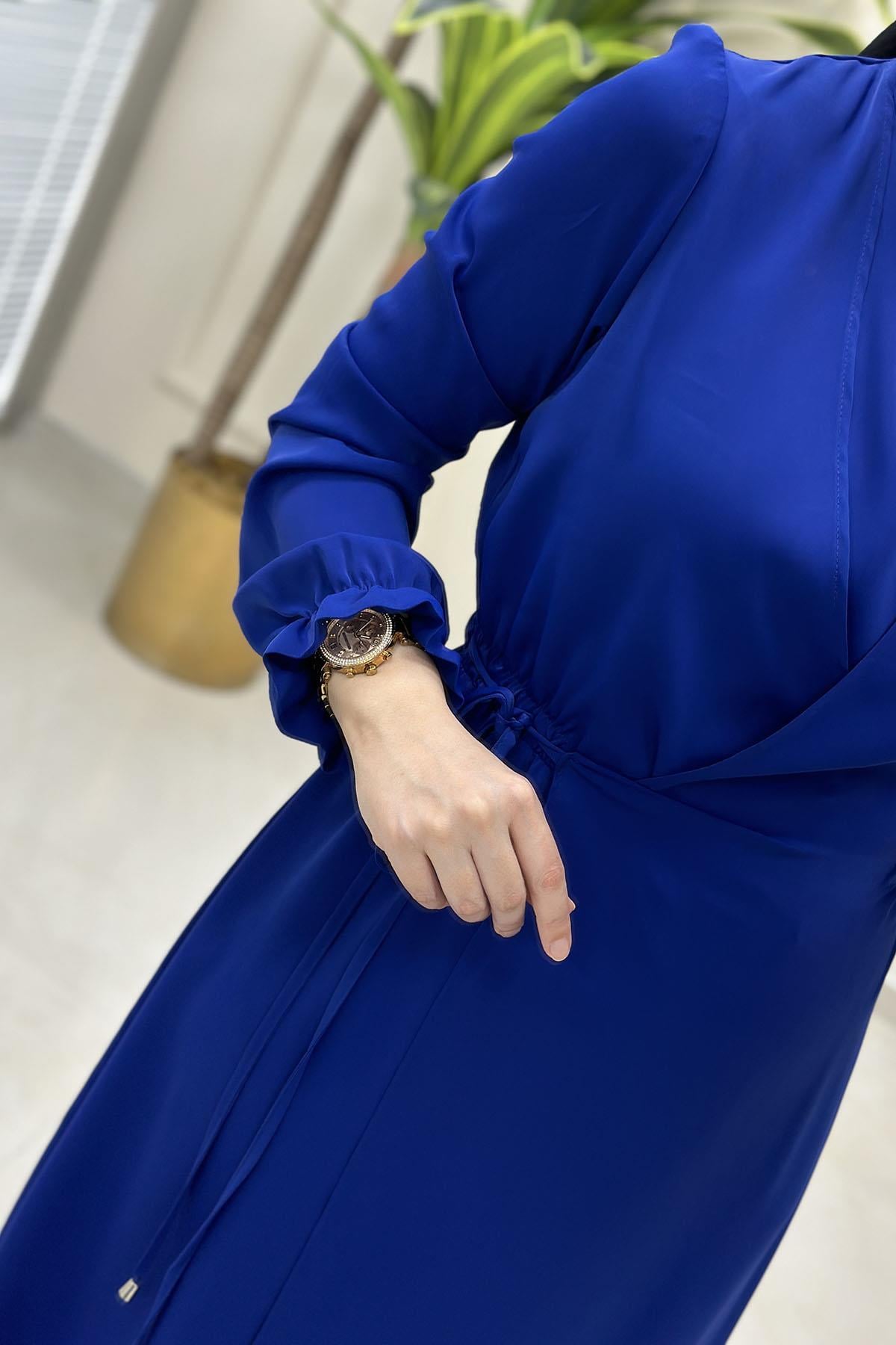 Tesettür ElbiseArmine Trend Beli Büzgülü Bağlamalı Kadın Elbise Saks Mavisi ARM 944
