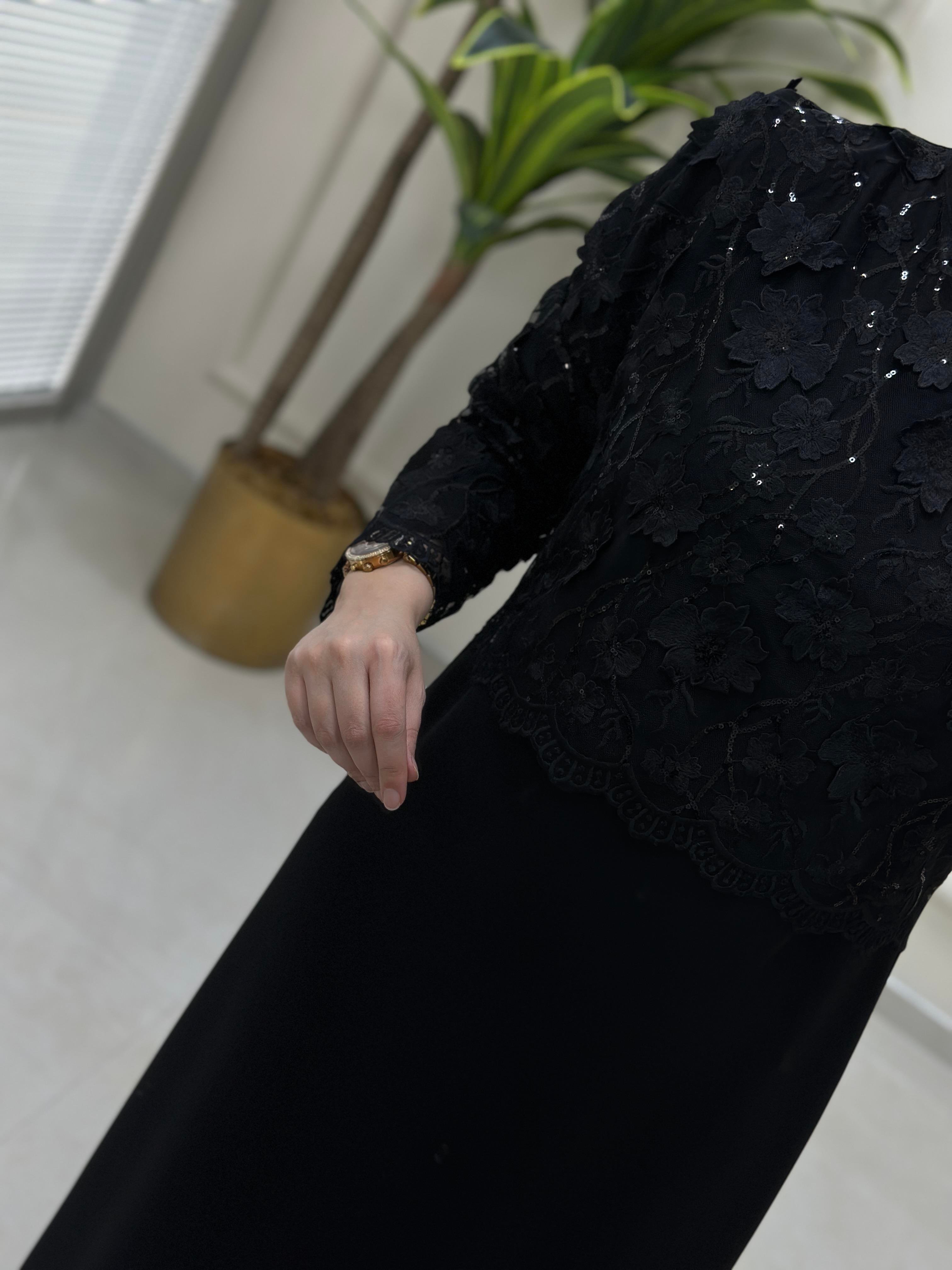 Tesettür ElbiseÖn ve Kol Tül Güpür Detaylı Kadın Elbise Siyah FM 25067