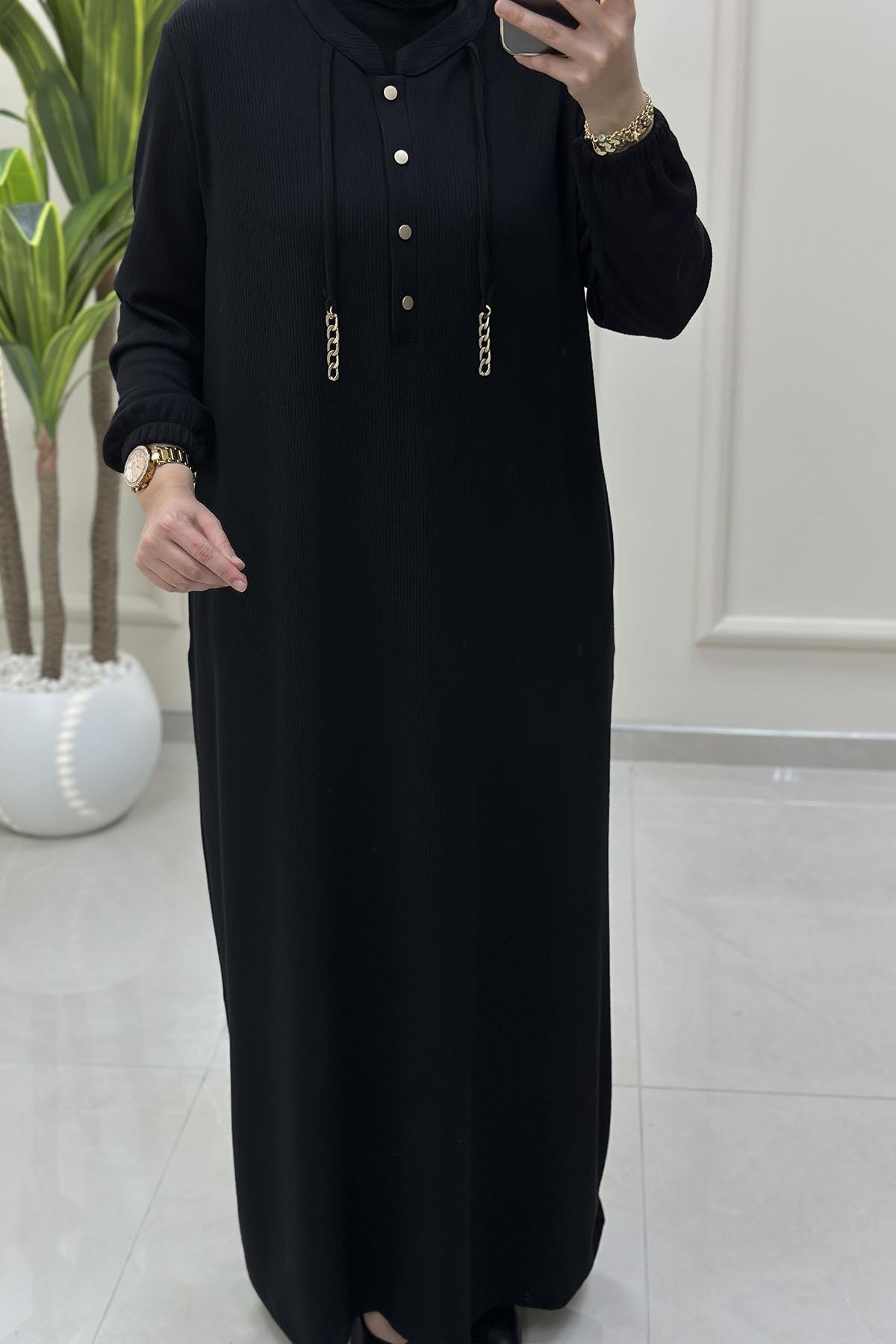 Tesettür ElbiseÖnü Yarım Düğmeli Zincir Detaylı Kadın Elbise Siyah KADO 257624