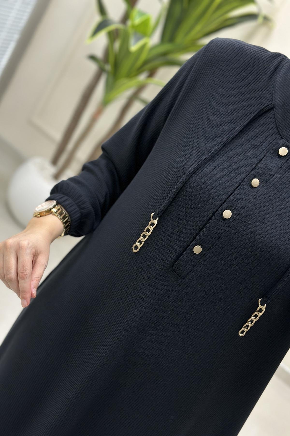 Tesettür ElbiseÖnü Yarım Düğmeli Zincir Detaylı Kadın Elbise Antrasit KADO 257624