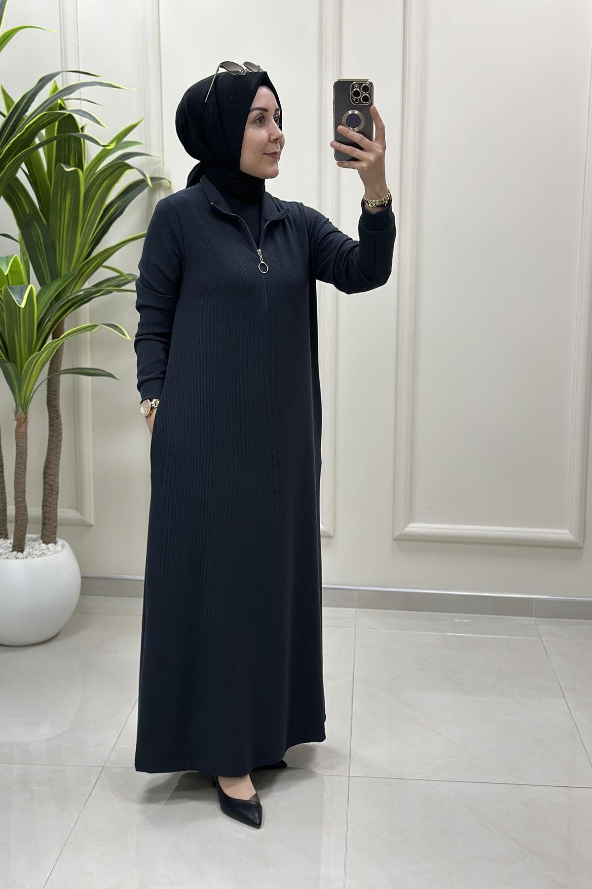 Tesettür ElbiseÖnü Yarım Fermuarlı Cepli Kadın Elbise Antrasit KADO 257102