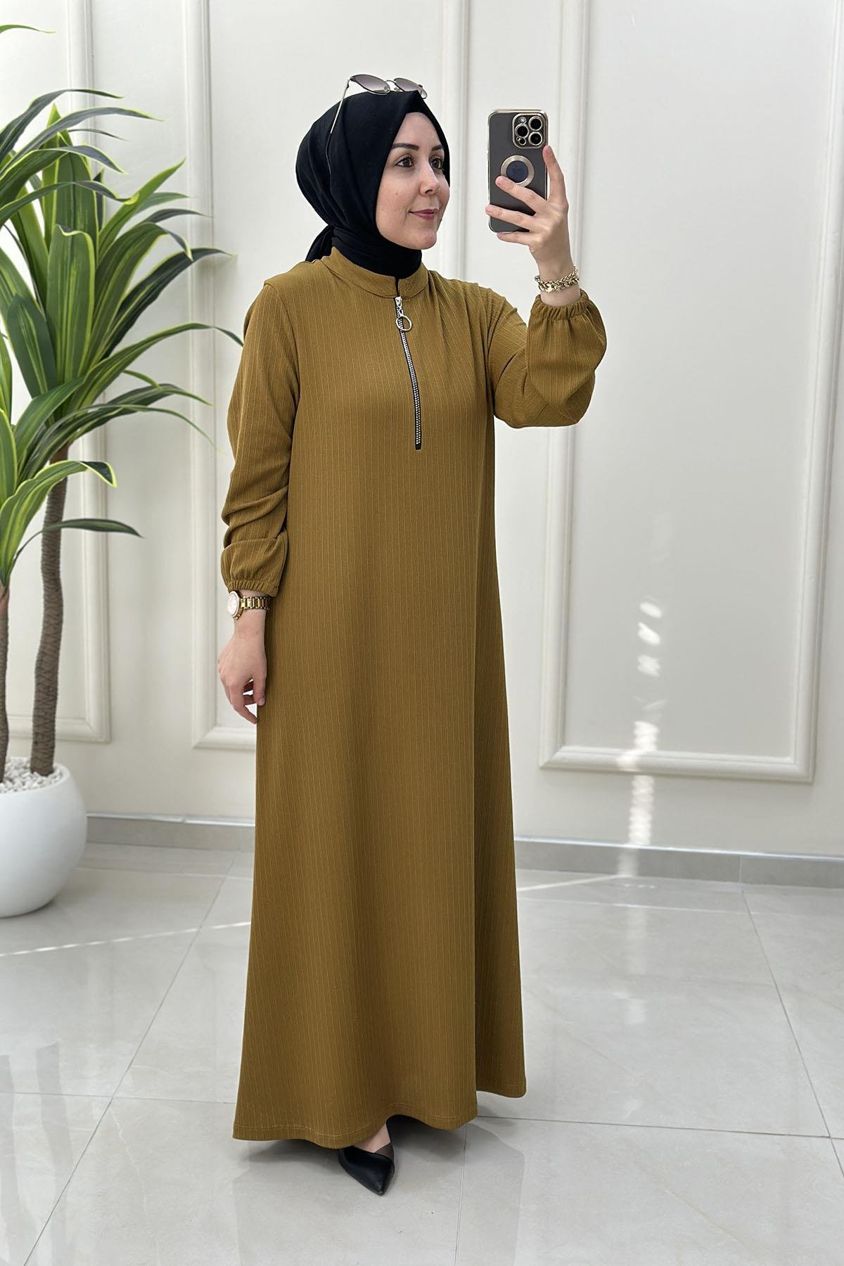 Tesettür ElbiseÖnü Yarım Fermuarlı Kolu Lastikli Kadın Elbise Yağ Yeşili MP 2661