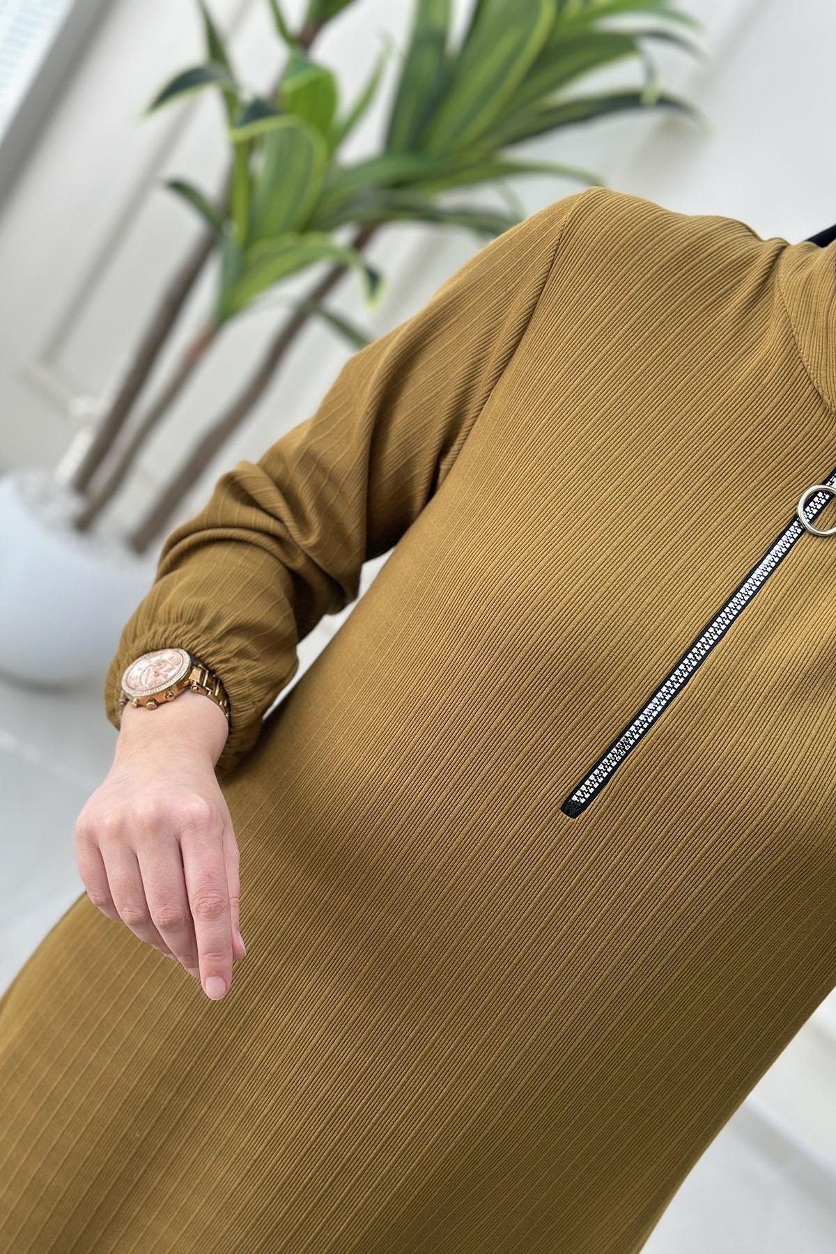 Tesettür ElbiseÖnü Yarım Fermuarlı Kolu Lastikli Kadın Elbise Yağ Yeşili MP 2661