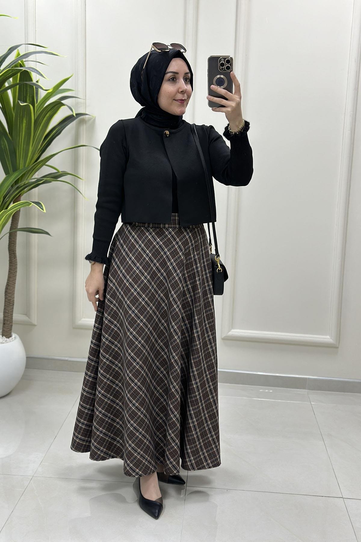 Tesettür EtekEkose Volanlı Kadın Etek Koyu Kahverengi GNR 226