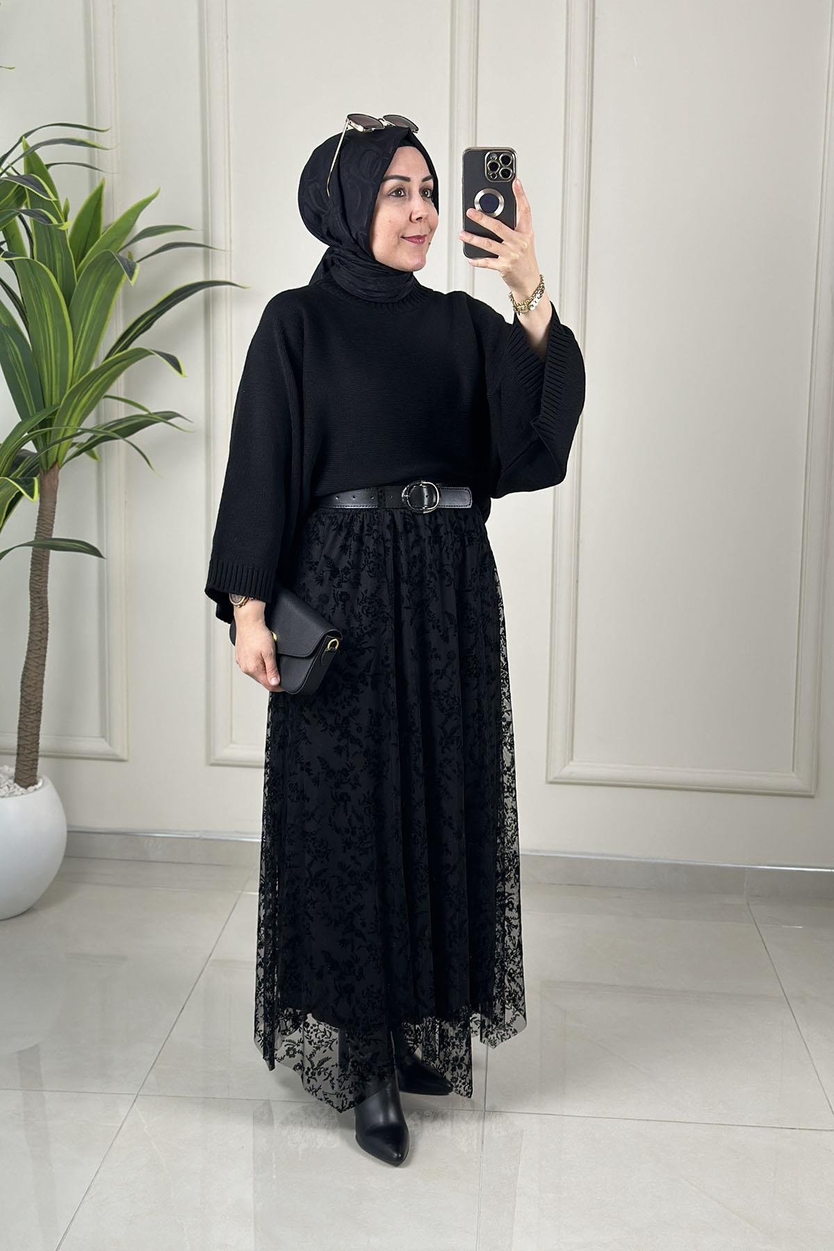 Tesettür EtekKemer Detaylı Beli Lastikli Tül Üzeri Kadife Yakma Çiçek Desen Kadın Etek Siyah SFF 4429