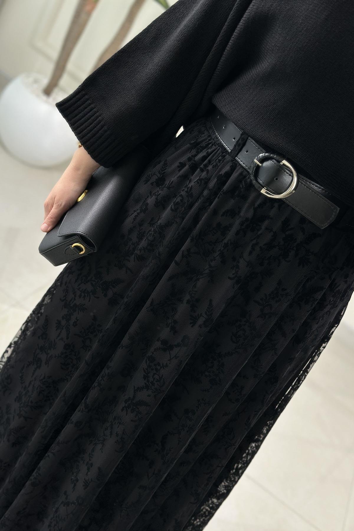 Tesettür EtekKemer Detaylı Beli Lastikli Tül Üzeri Kadife Yakma Çiçek Desen Kadın Etek Siyah SFF 4429