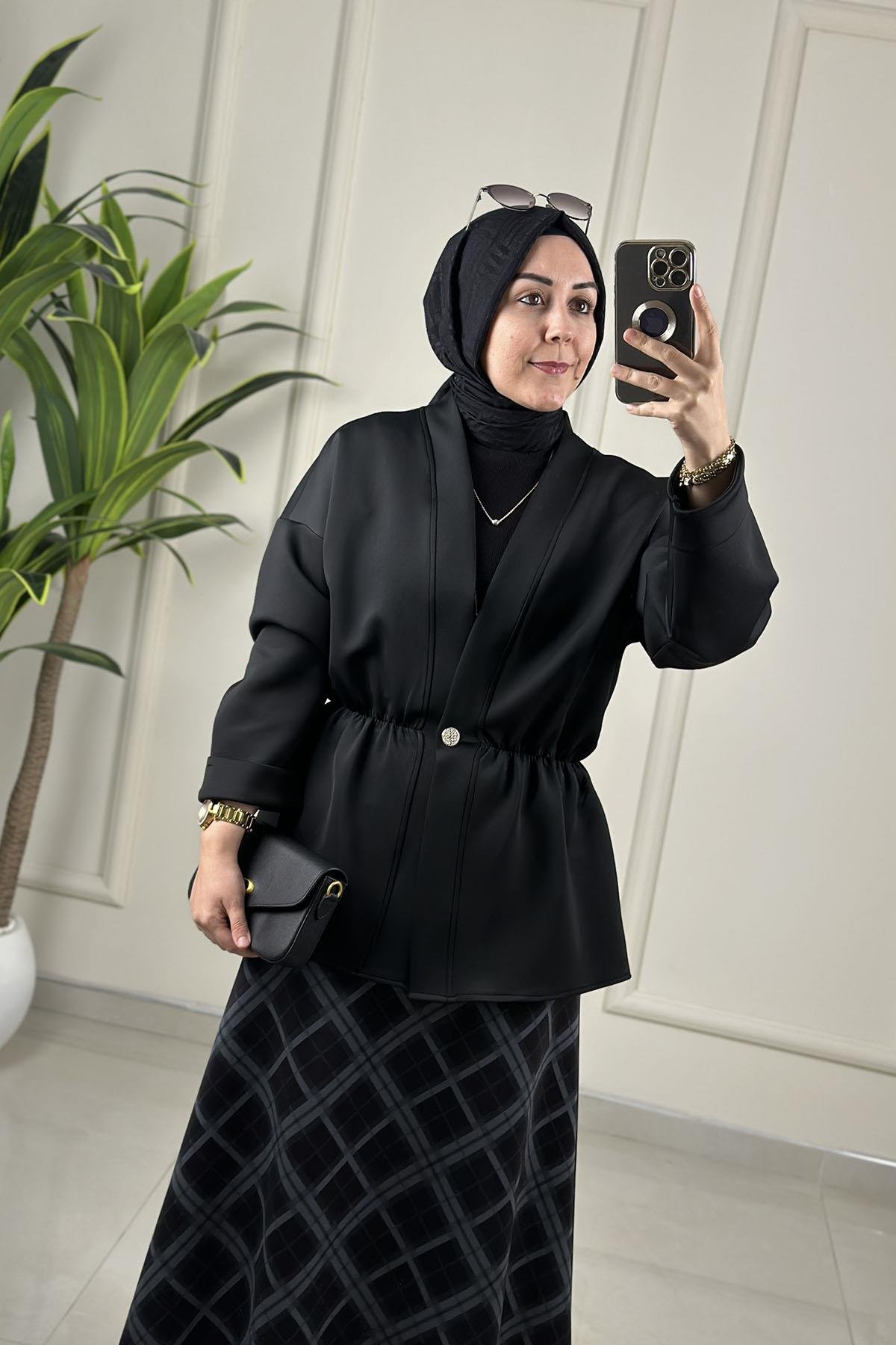 Tesettür Etekli TakımDüşük Omuz Beli Büzgülü Ceket ve Ekose Etek Kadın İkili Takım Siyah ARMİ 75623