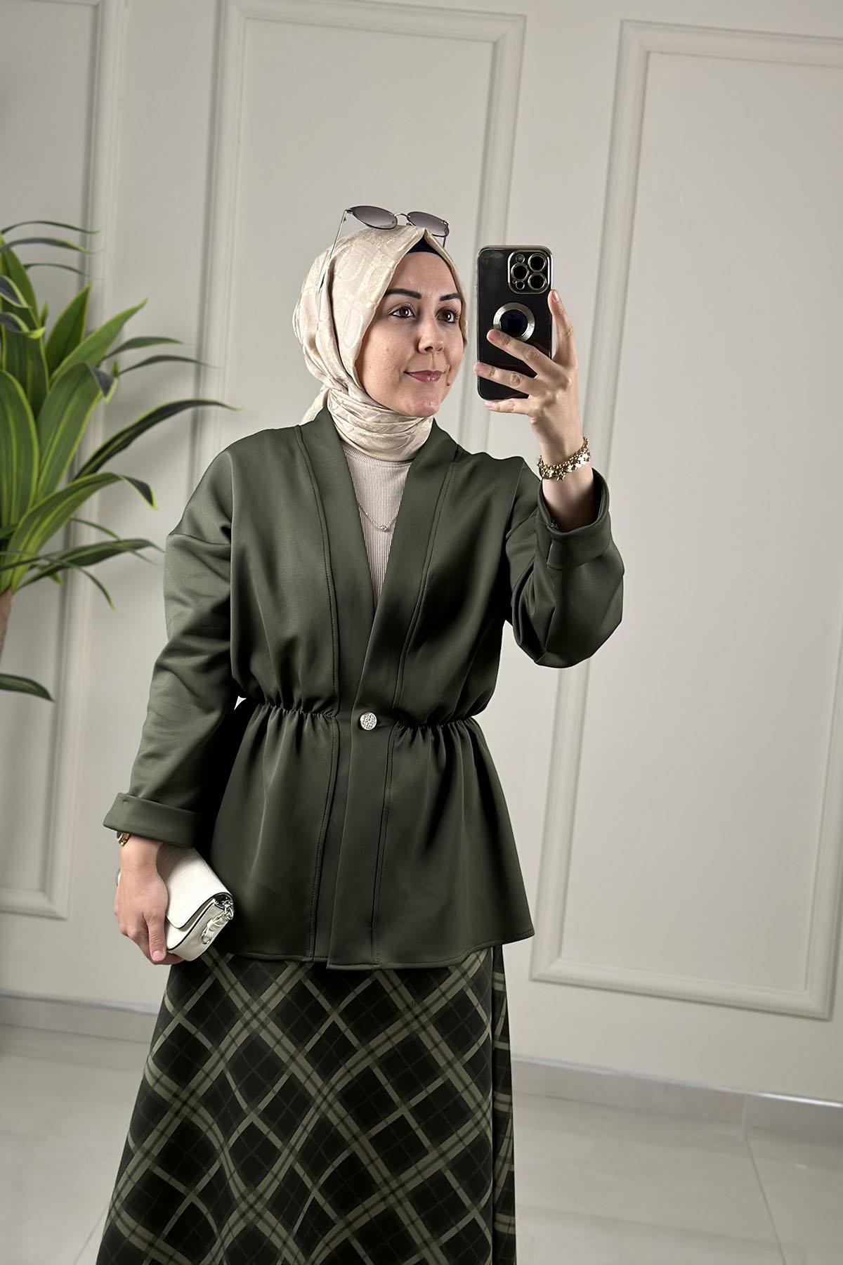 Tesettür Etekli TakımDüşük Omuz Beli Büzgülü Ceket ve Ekose Etek Kadın İkili Takım Yeşil ARMİ 75623