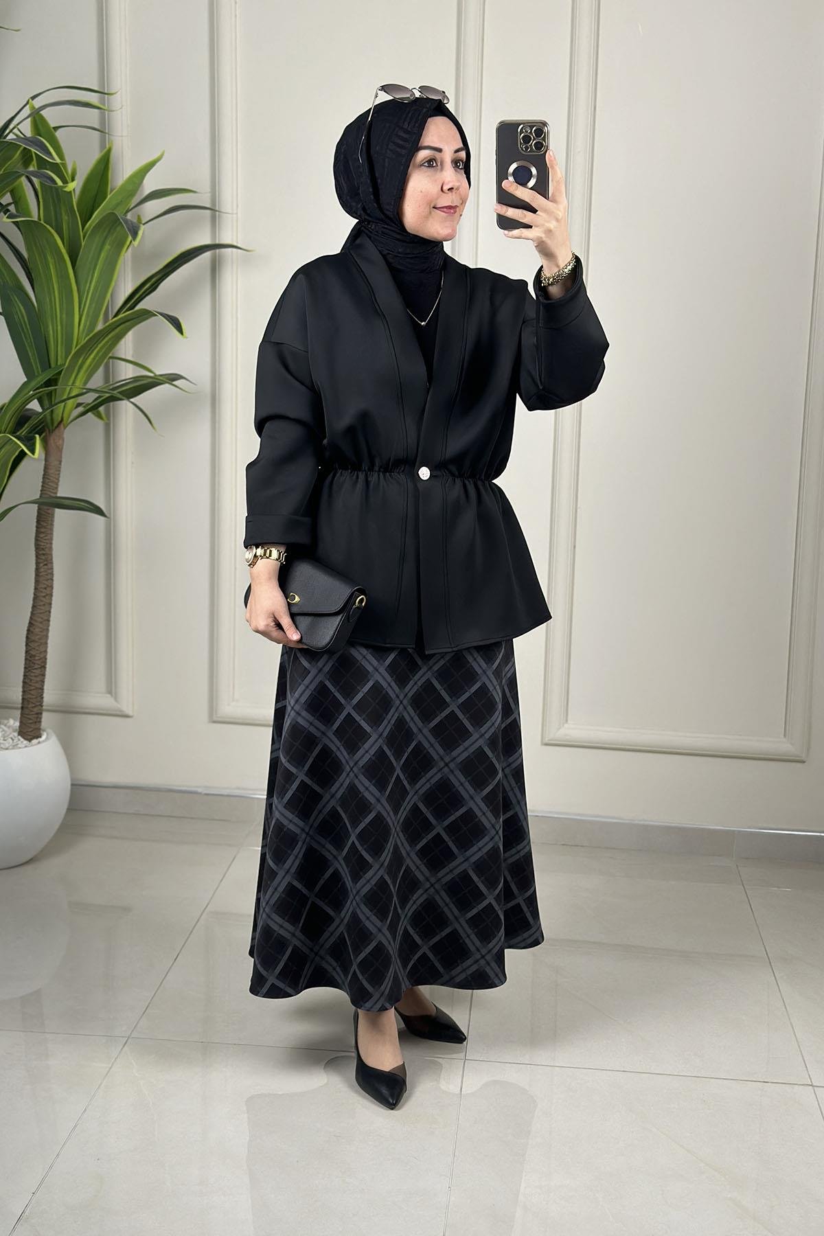 Tesettür Etekli TakımDüşük Omuz Beli Büzgülü Ceket ve Ekose Etek Kadın İkili Takım Siyah ARMİ 75623