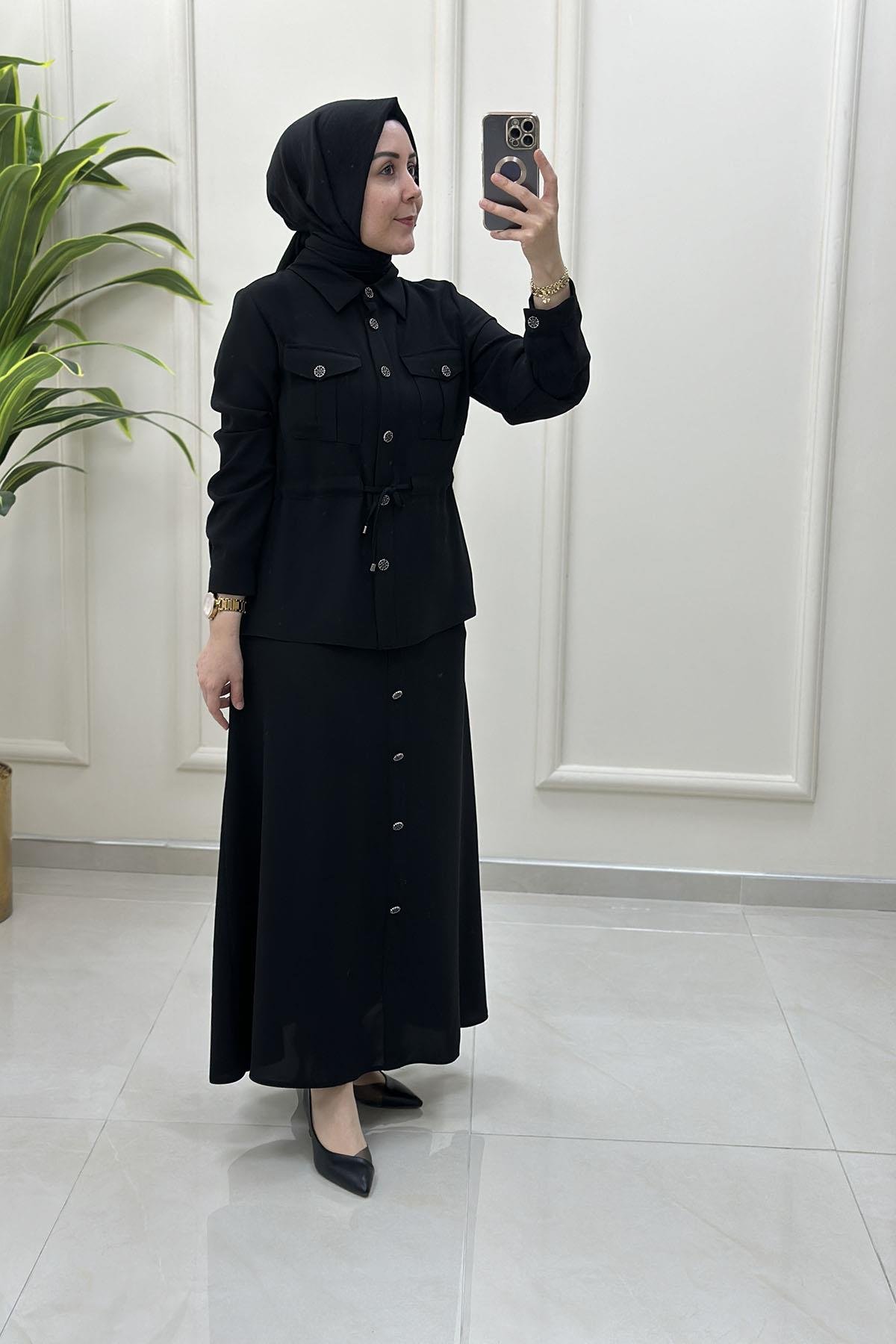 Tesettür Etekli TakımKrep Önü Düğmeli Beli Büzgülü Gömlek ve Kloş Etek Kadın İkili Takım Siyah FM 25075