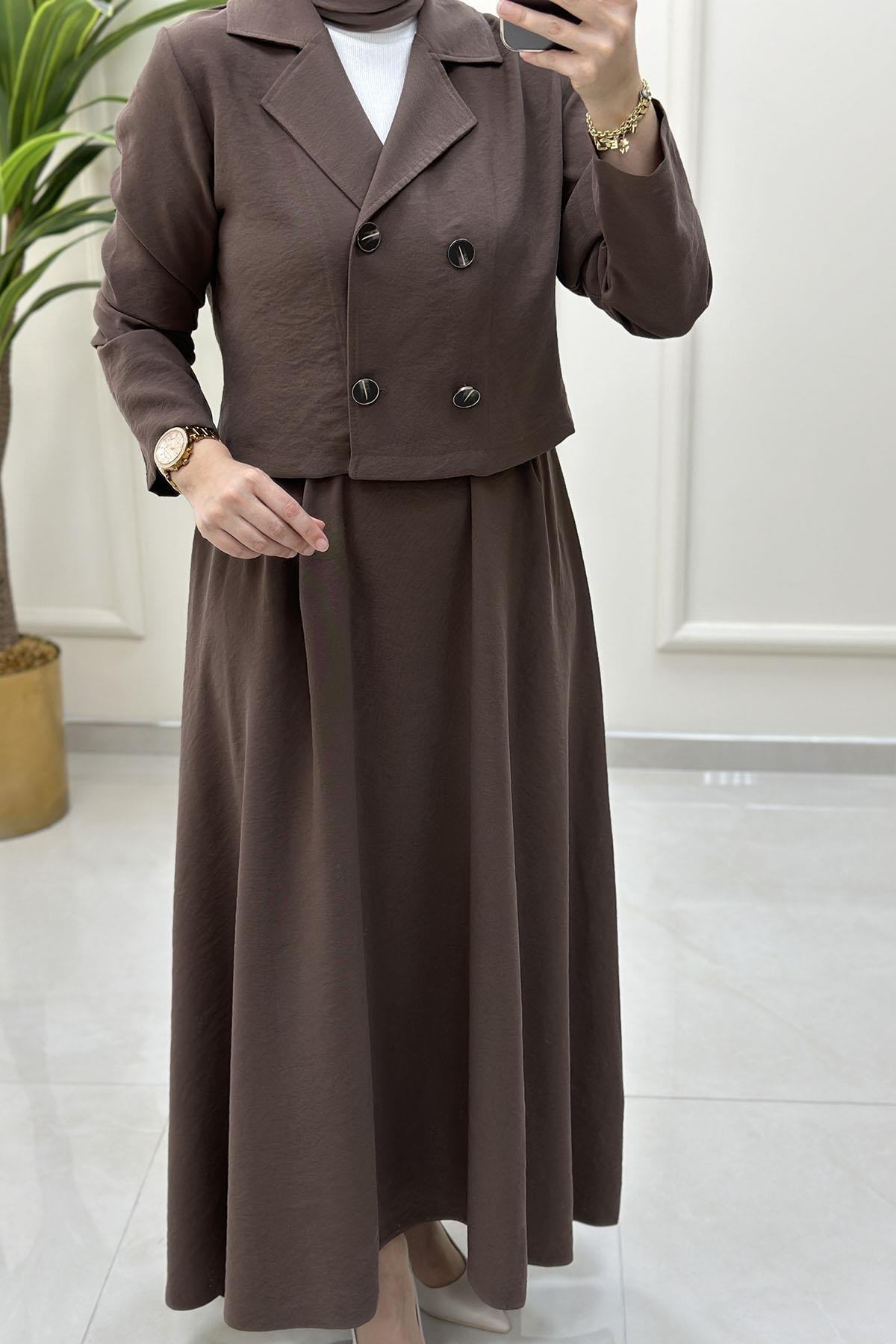 Tesettür Etekli TakımKruvaze Yaka Ceket ve Kloş Etek Kadın İkili Takım Kahverengi CNR 2170