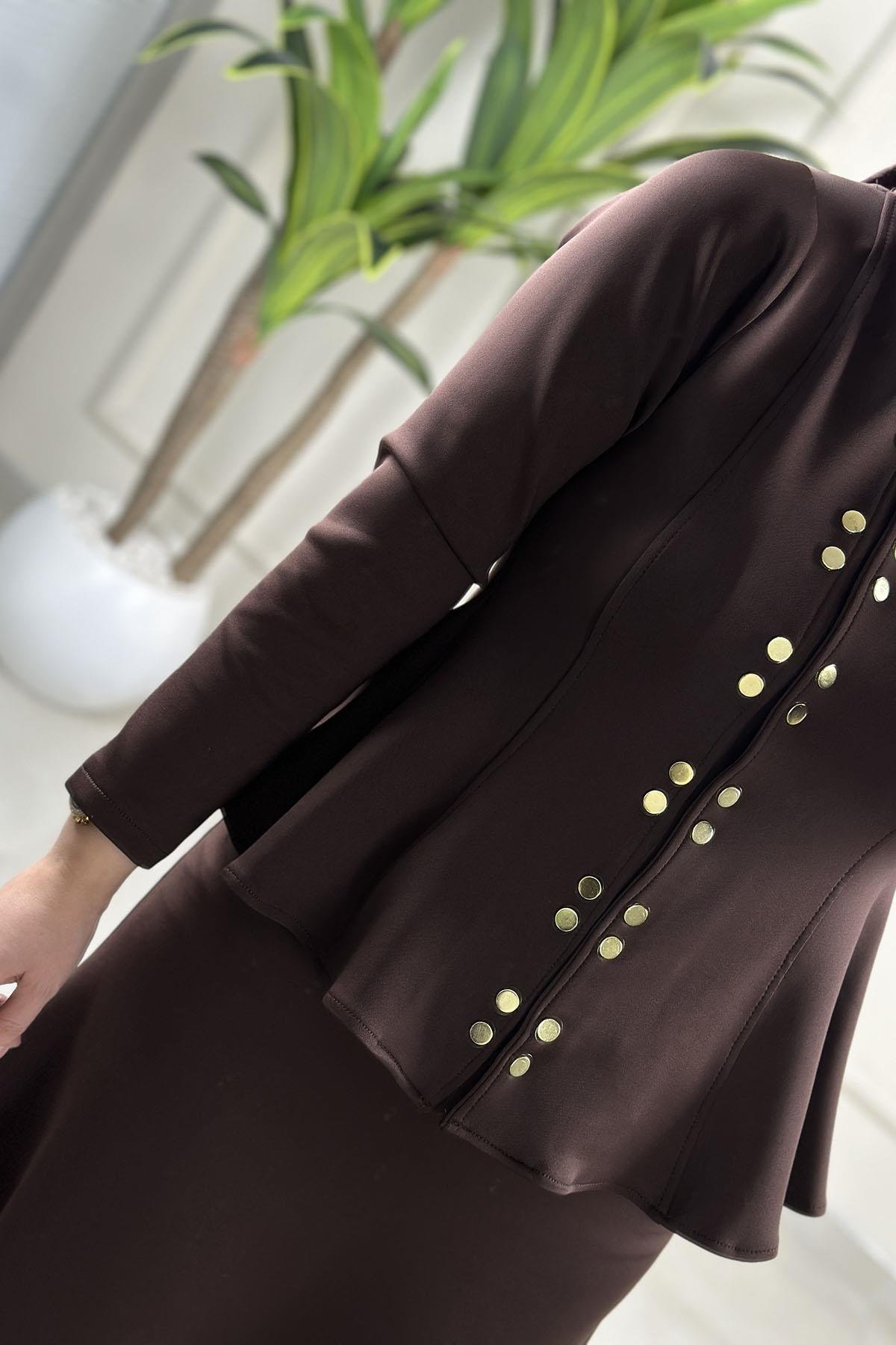 Tesettür Etekli TakımÖnü Çıtçıtlı Volanlı Ceket ve Etek Kadın İkili Takım Kahverengi ARMİ 75624