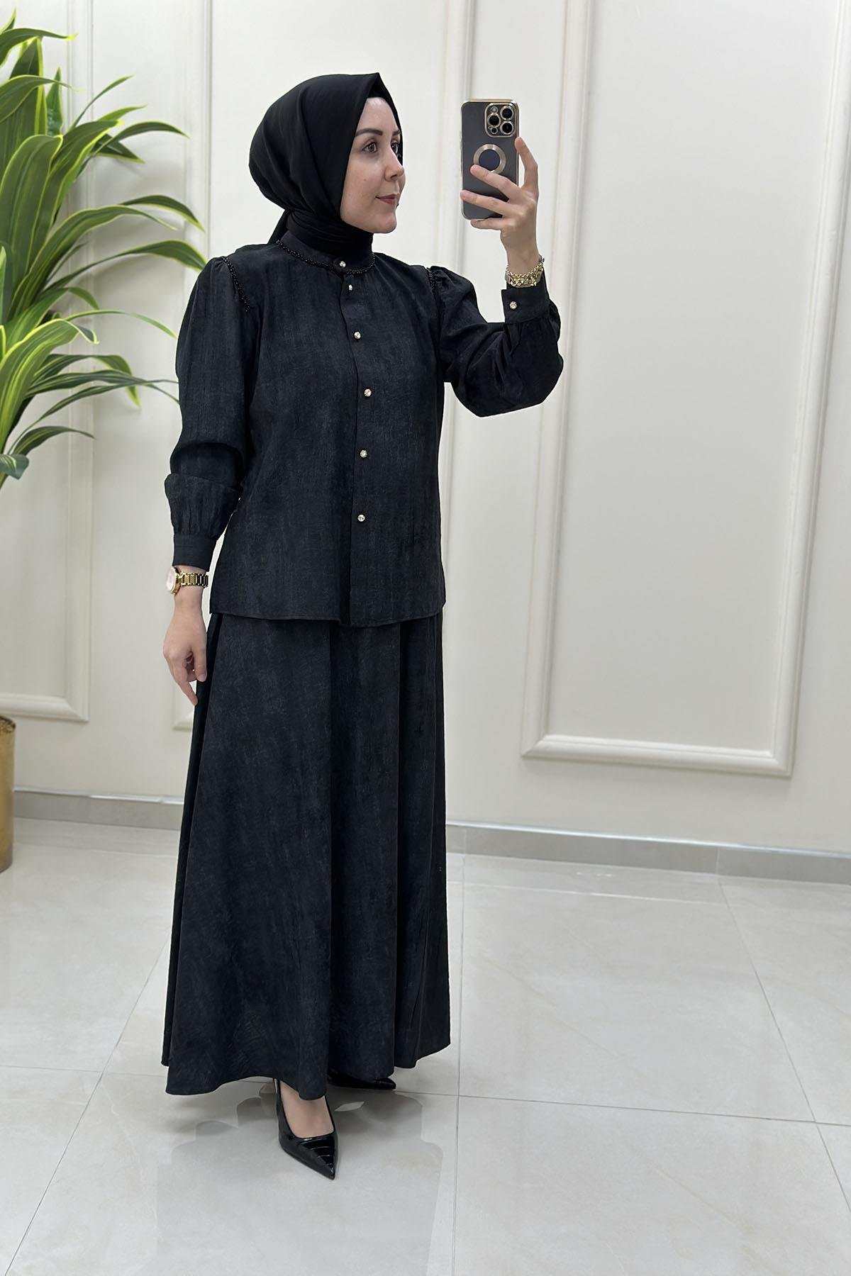 Tesettür Etekli TakımYaka ve Omuz İnci Detaylı Gömlek ve Kloş Etek Kadın İkili Takım Siyah CNR 2176